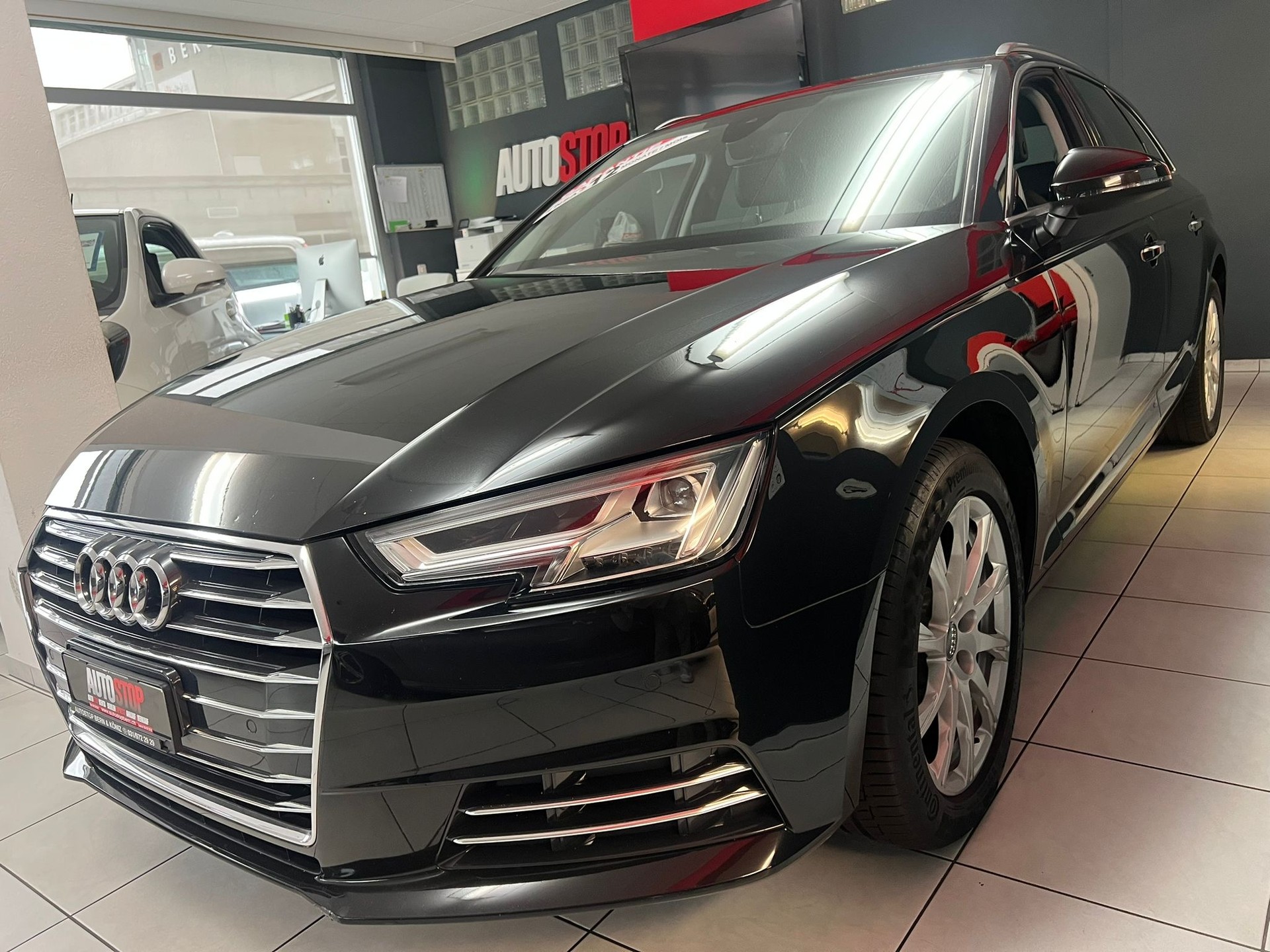 AUDI A4 Avant 2.0 TDI Design S-tronic-image-2