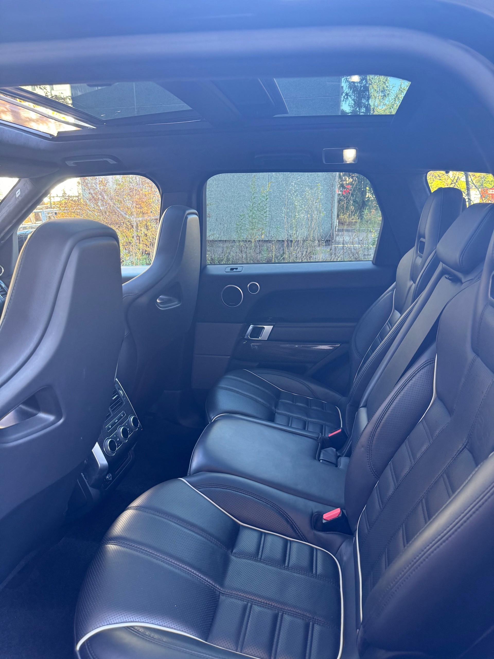LAND ROVER Range Rover Sport 5.0 V8 SVR-image-8