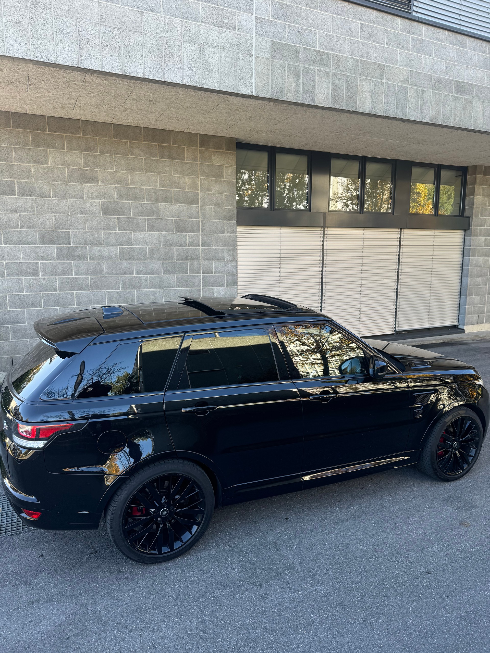 LAND ROVER Range Rover Sport 5.0 V8 SVR-image-3