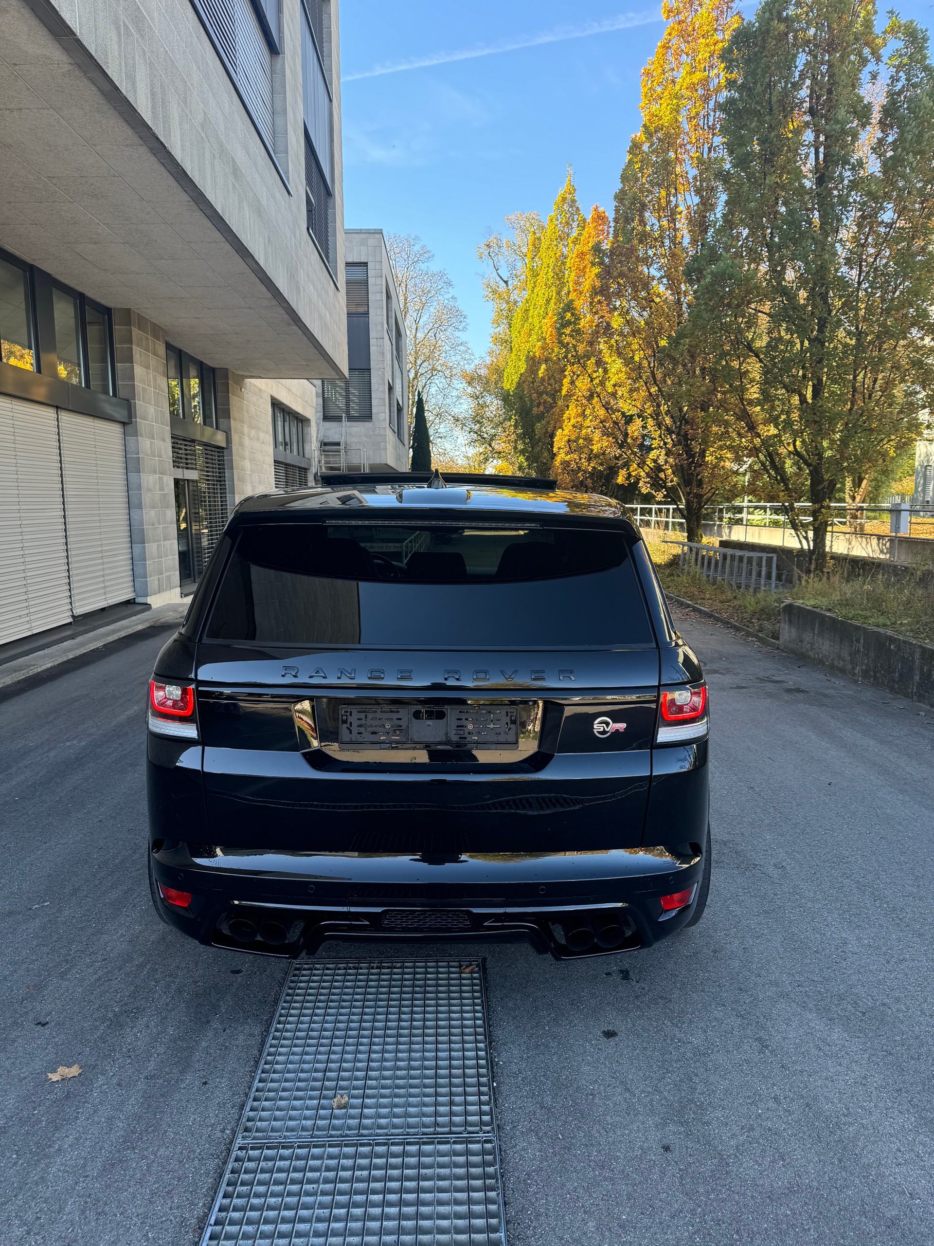 LAND ROVER Range Rover Sport 5.0 V8 SVR-image-5