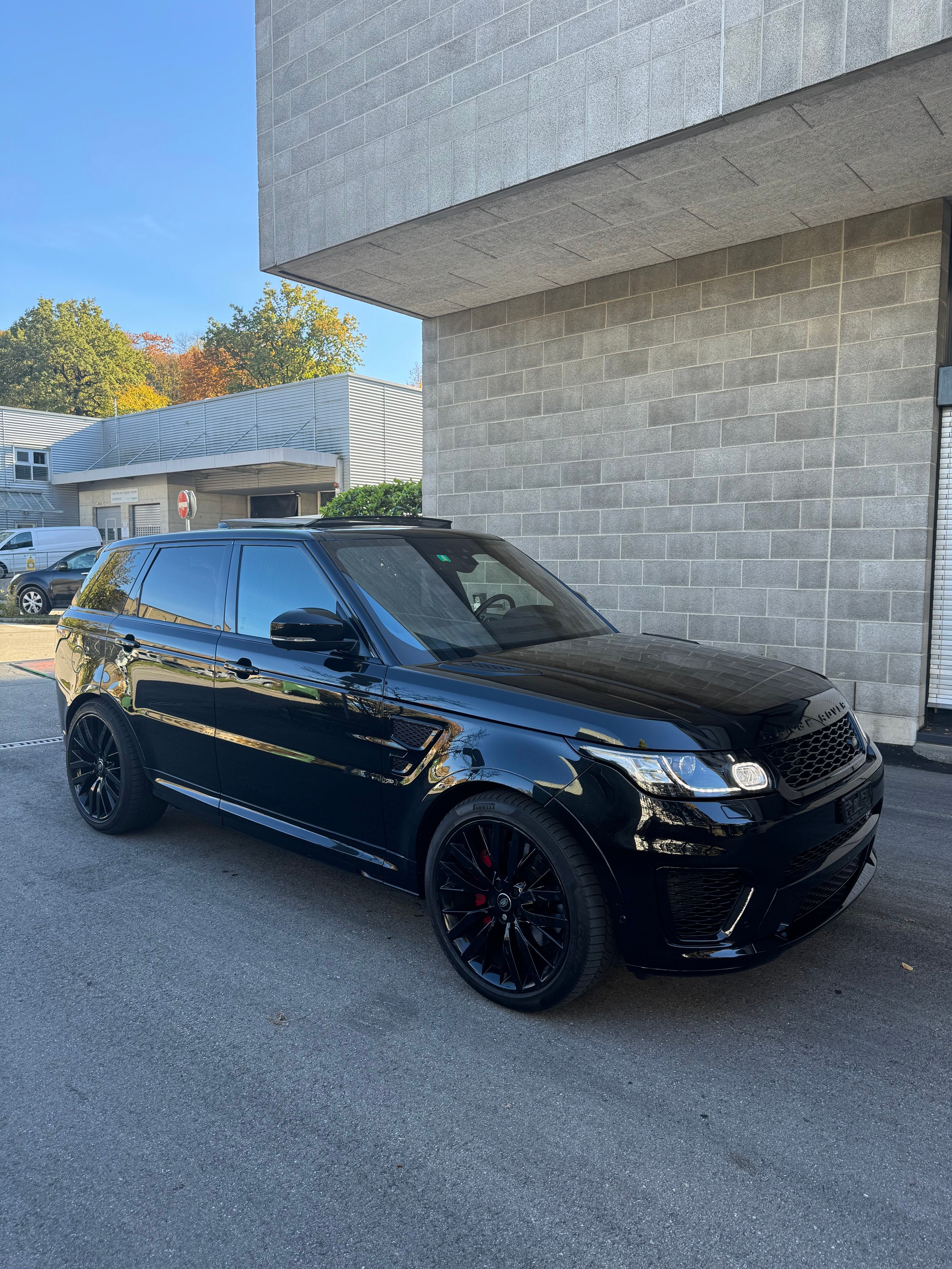 LAND ROVER Range Rover Sport 5.0 V8 SVR-image-1