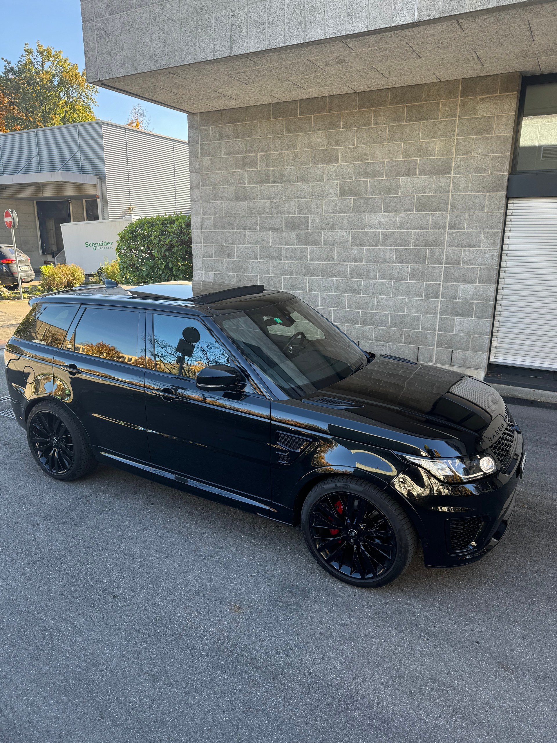 LAND ROVER Range Rover Sport 5.0 V8 SVR-image-2