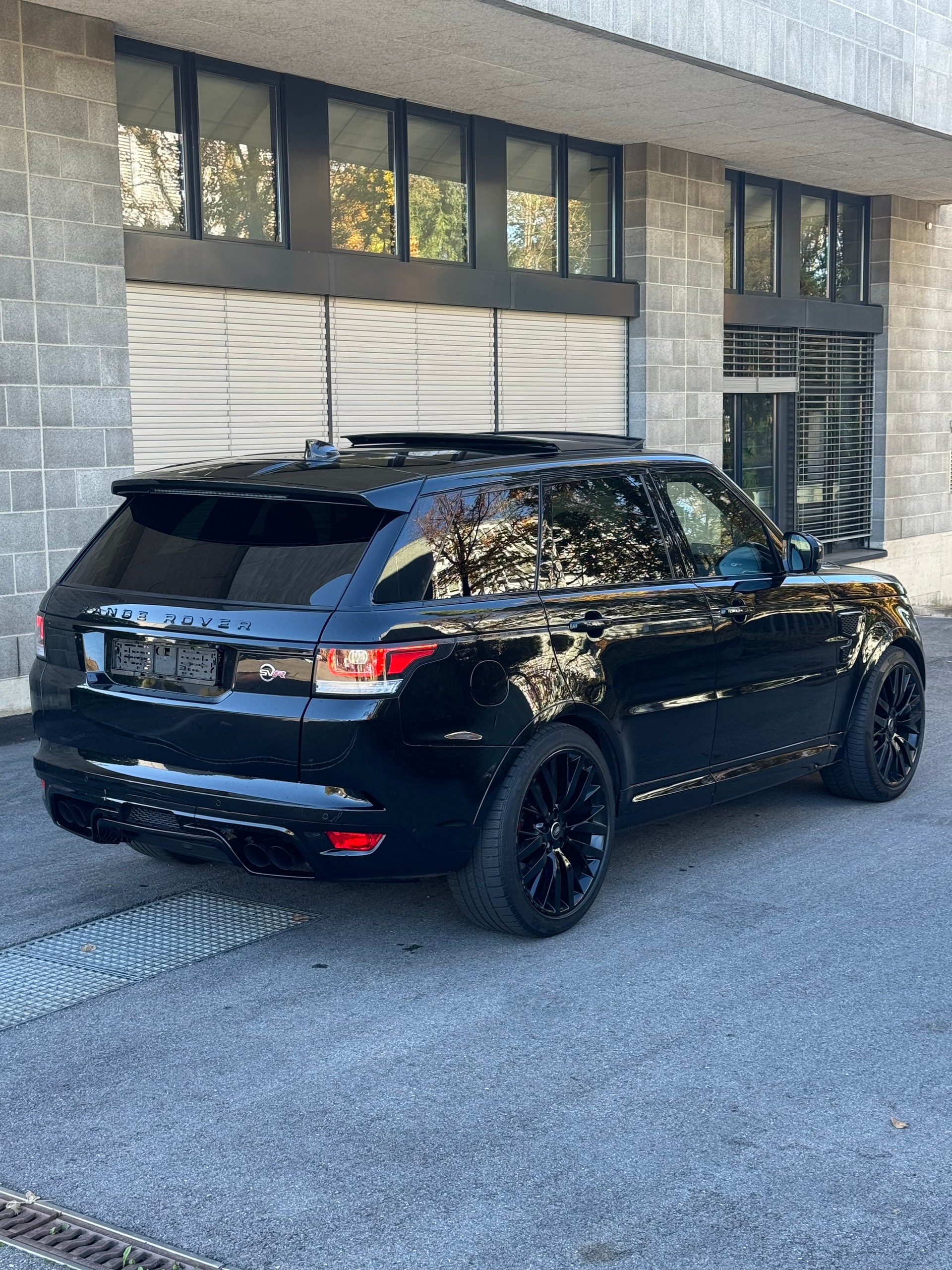 LAND ROVER Range Rover Sport 5.0 V8 SVR-image-4