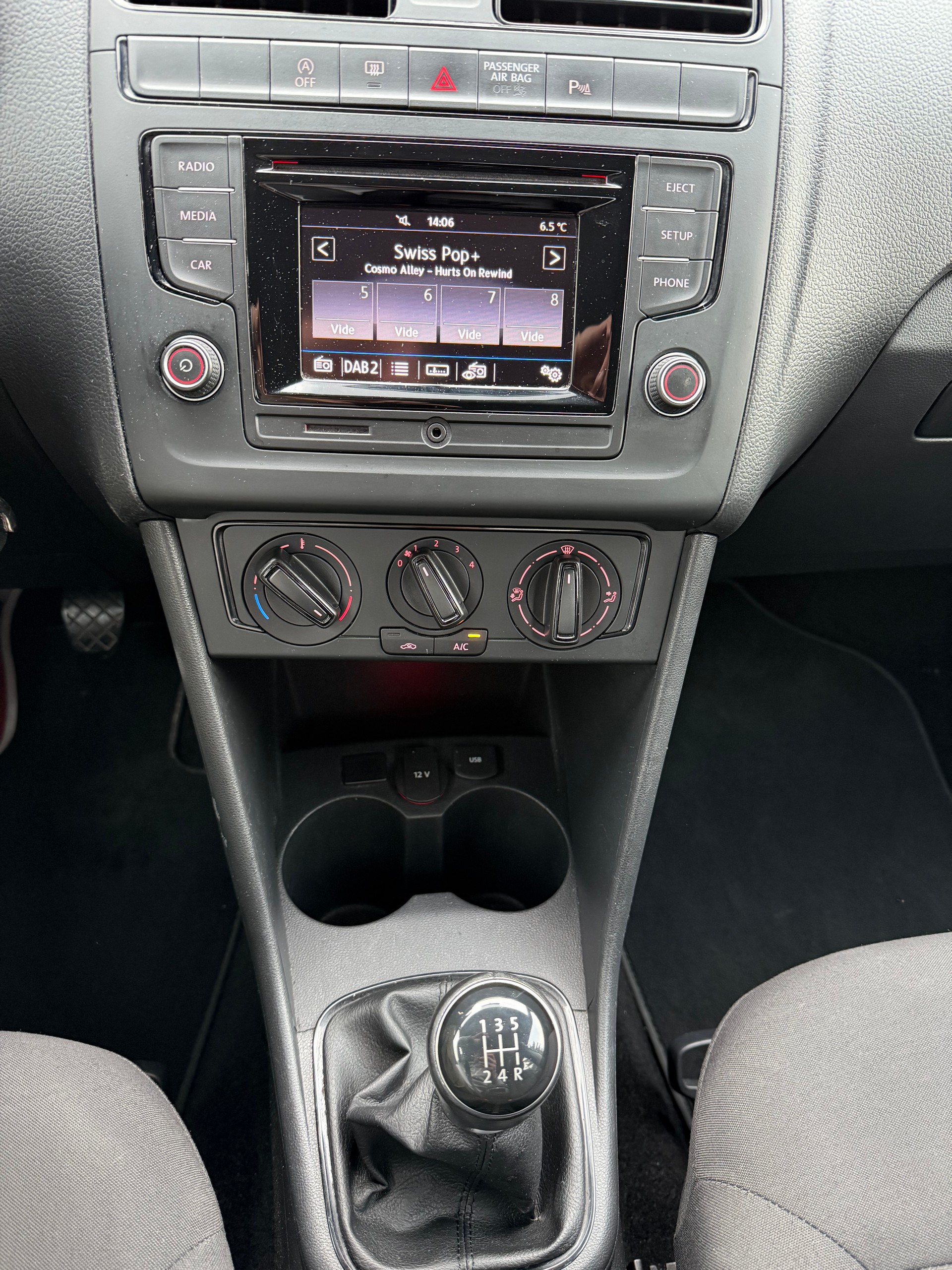 VW Polo 1.0 BMT Trendline-image-5