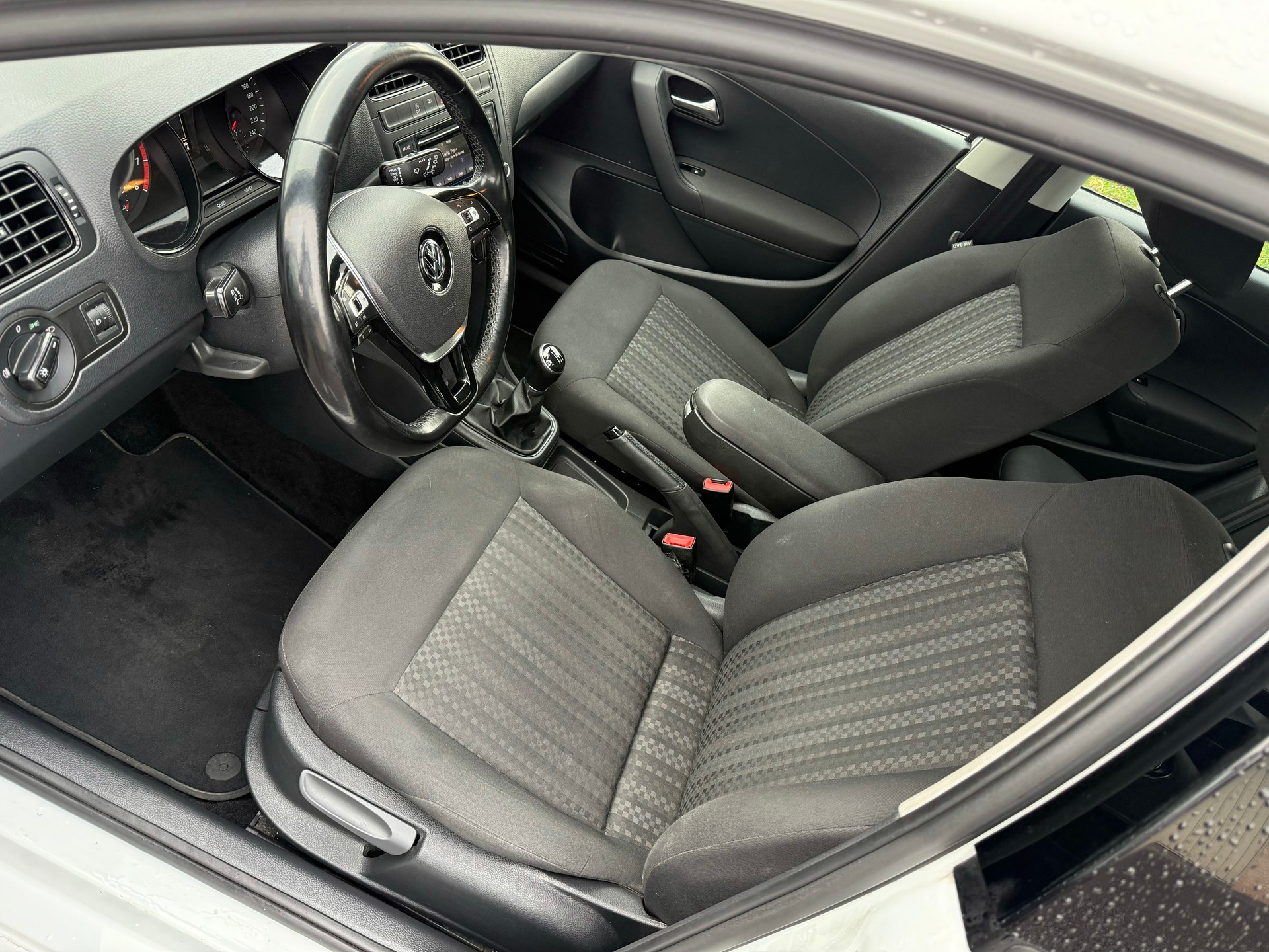 VW Polo 1.0 BMT Trendline-image-8