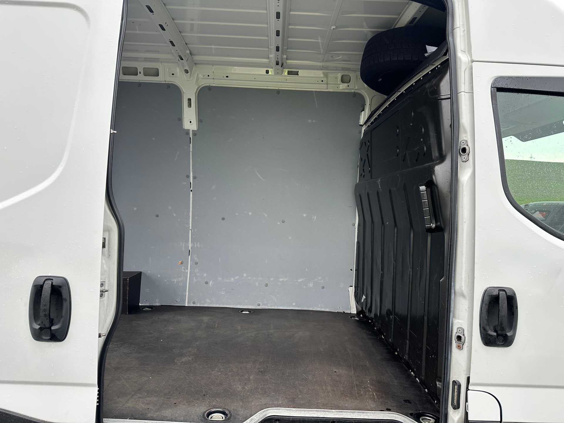 IVECO 35 S 14 V-image-17