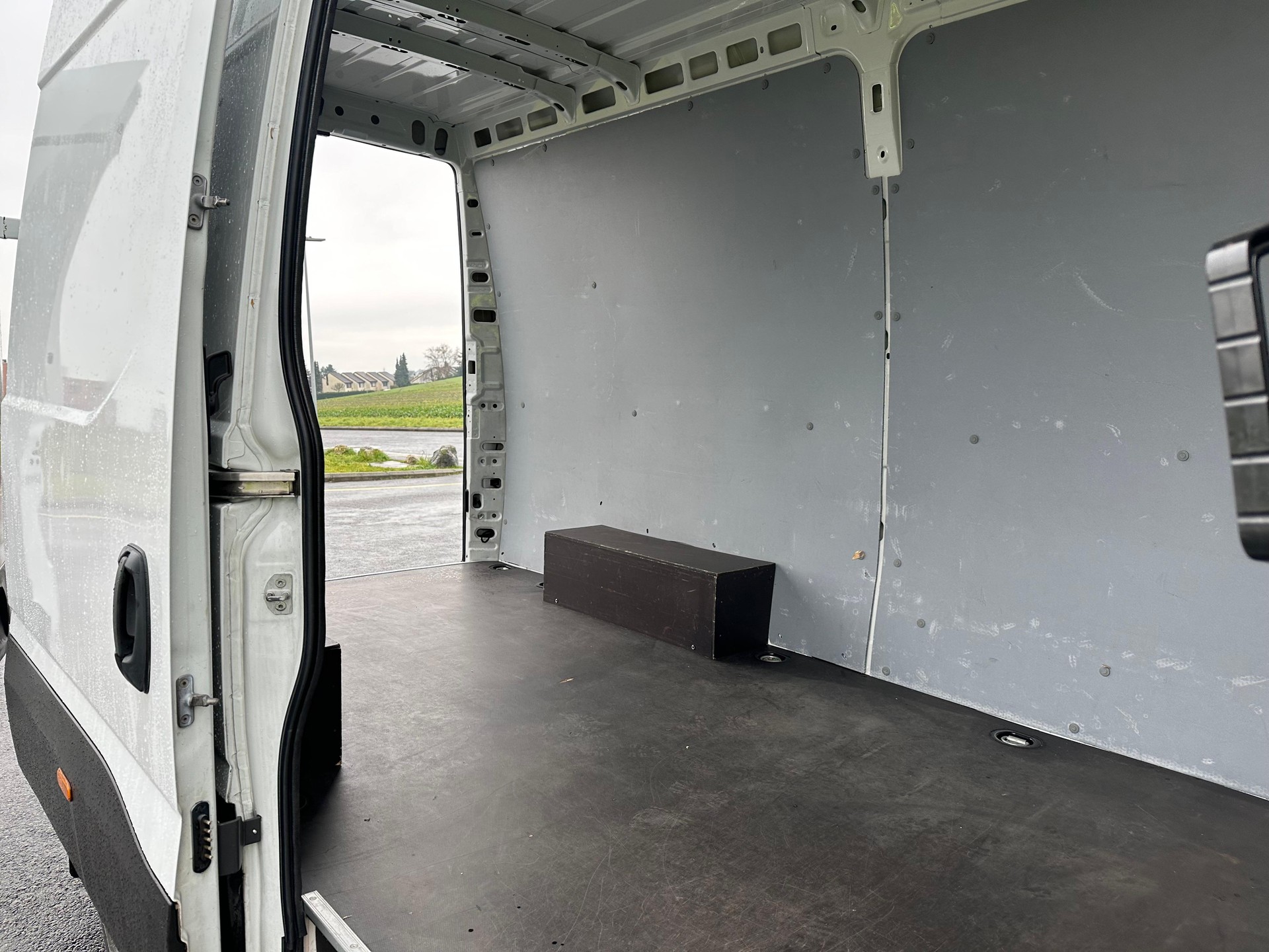 IVECO 35 S 14 V-image-18