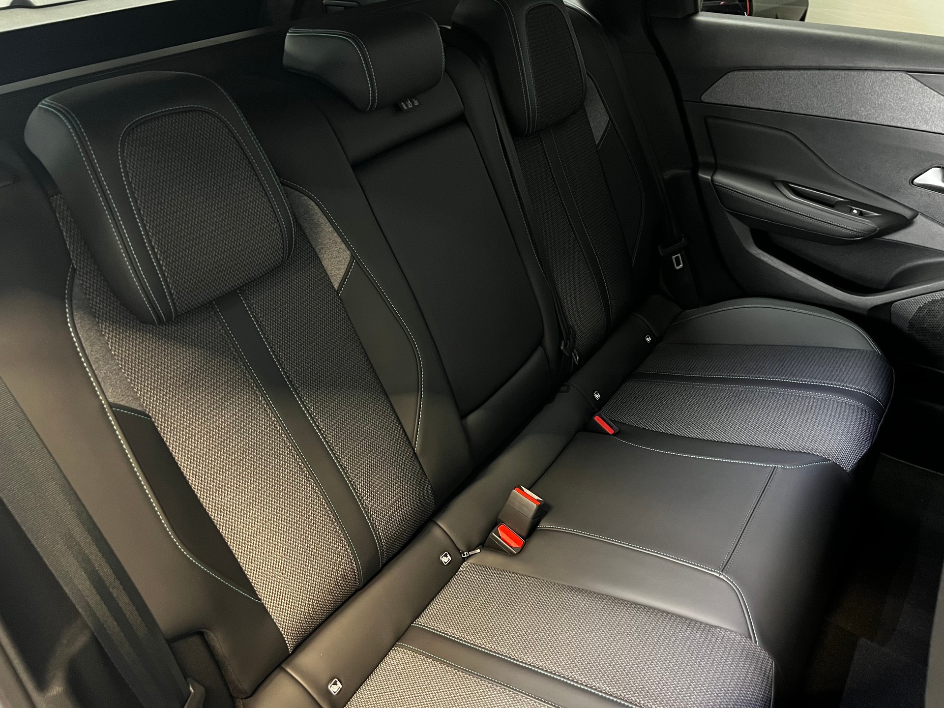 PEUGEOT 308 SW 1.5 BlueHDi Allure Pack-image-10