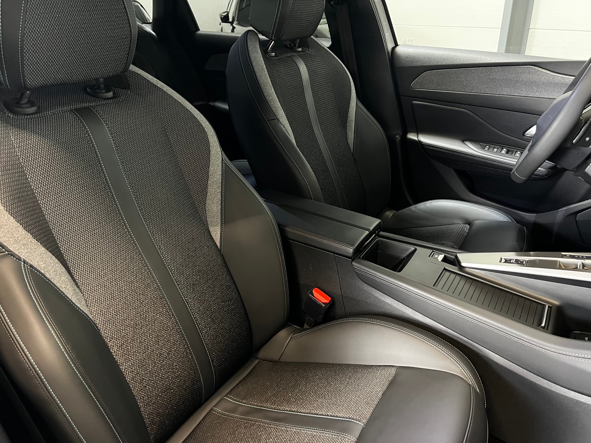 PEUGEOT 308 SW 1.5 BlueHDi Allure Pack-image-9