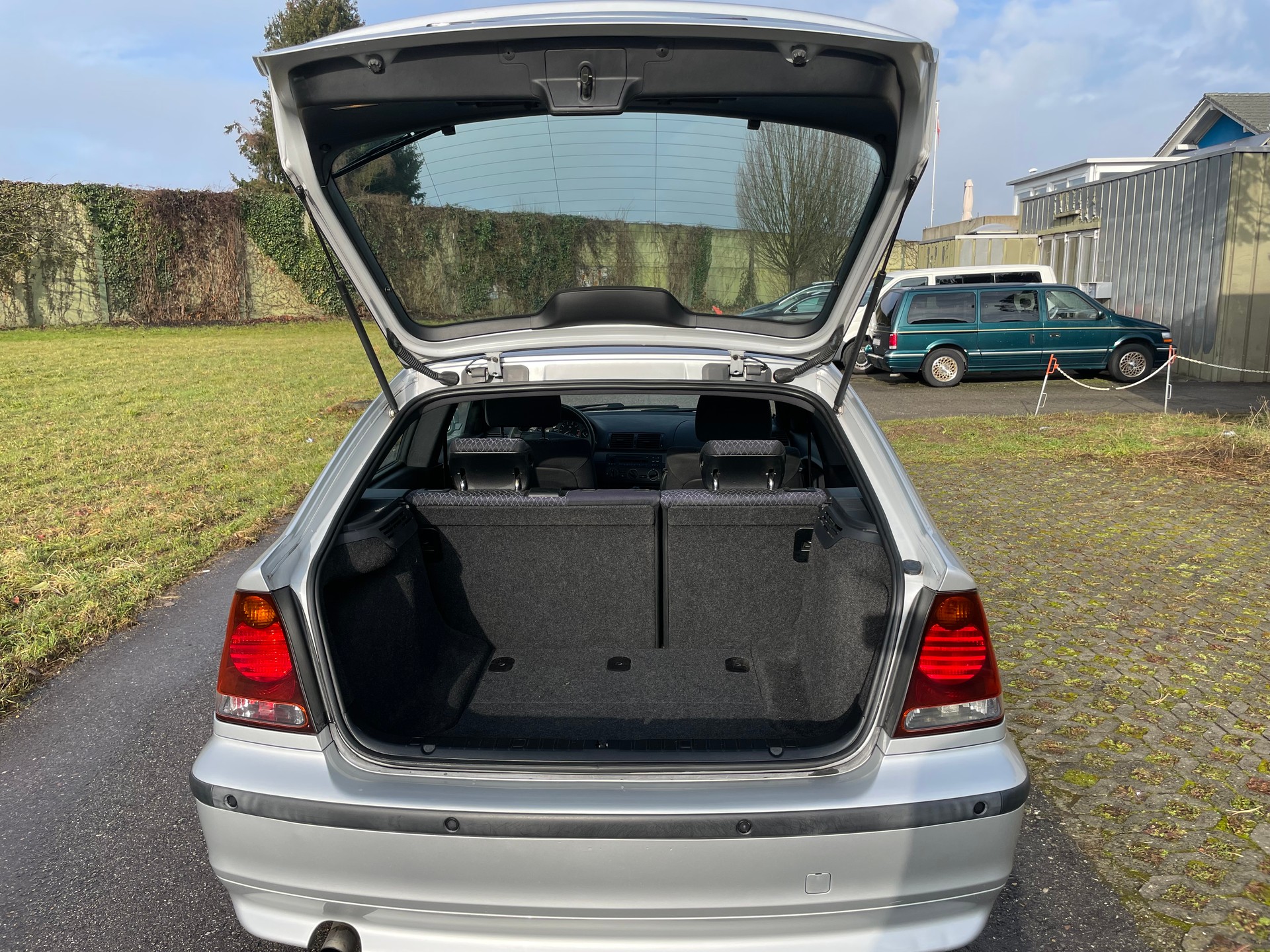 BMW 316i Advantage-image-9