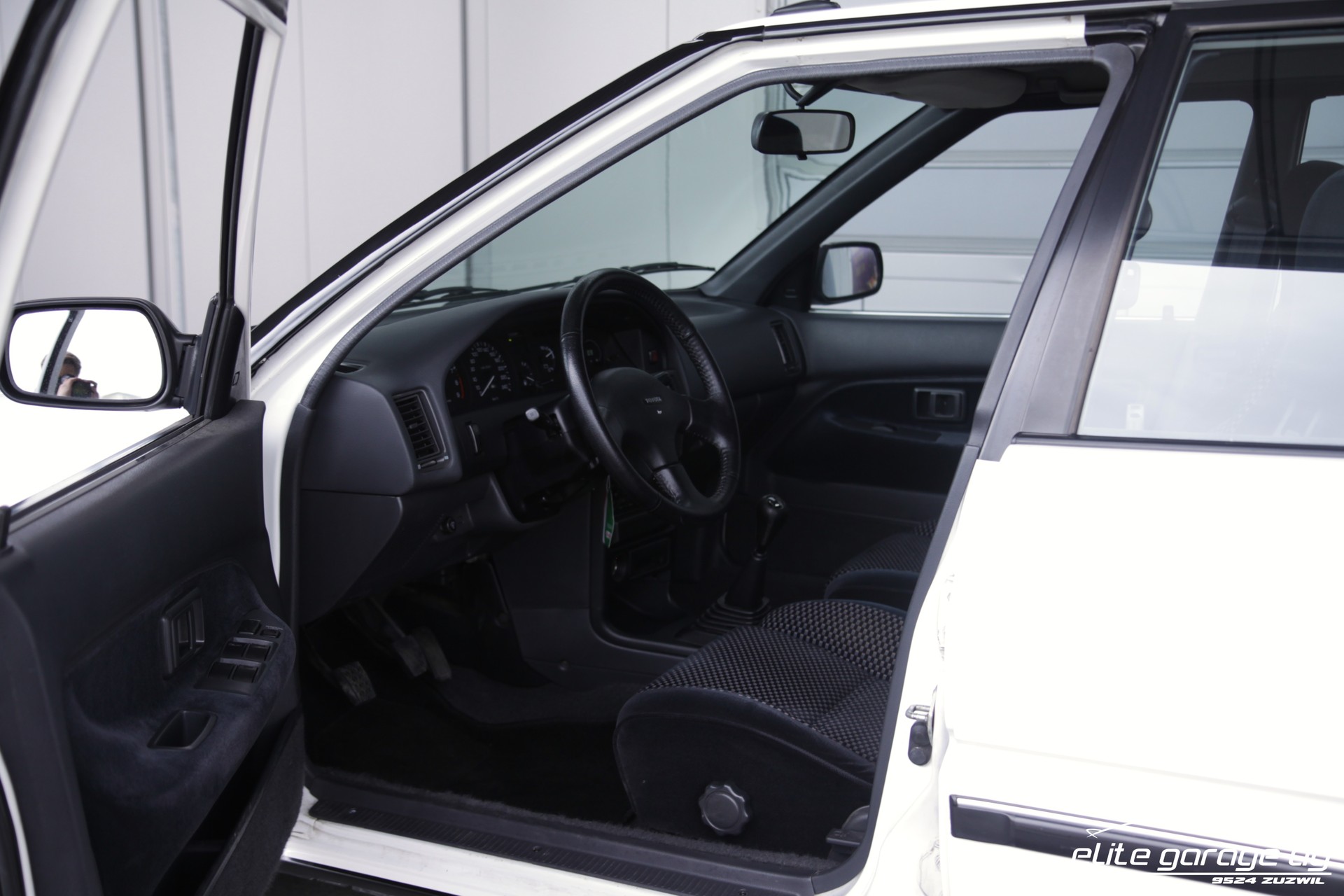 TOYOTA Corolla 1.6 GTi Liftback-image-13