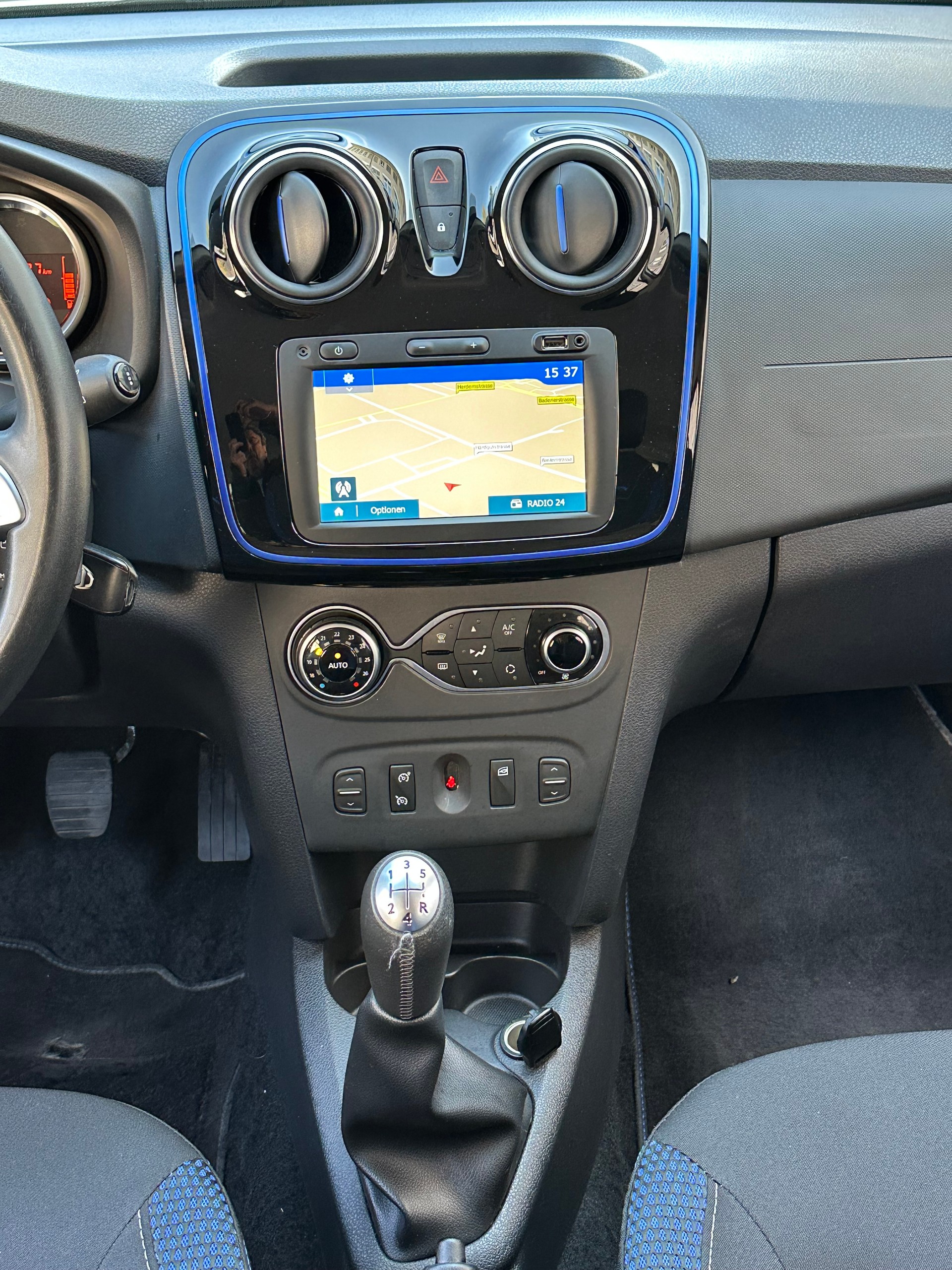 DACIA Sandero Tce 100 Celebration-image-17