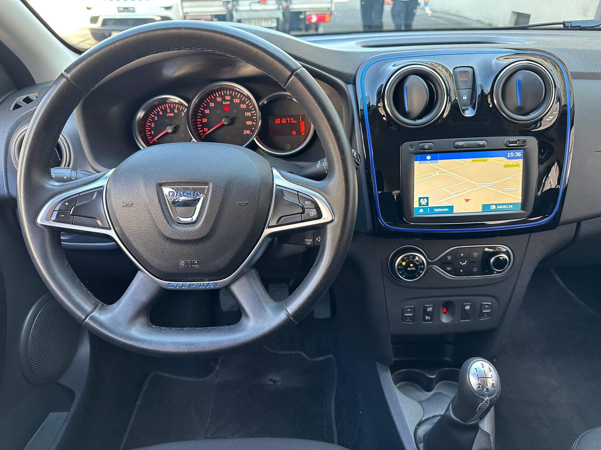 DACIA Sandero Tce 100 Celebration-image-10