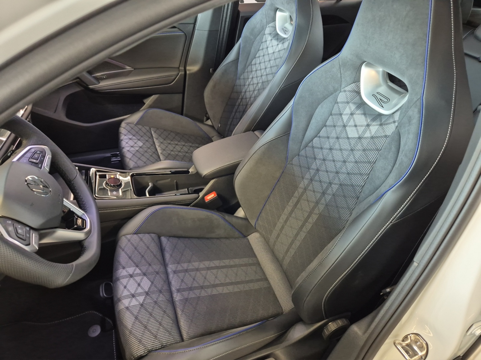 VW Tiguan 2.0 TSI DSG R-Line 4Motion-image-5