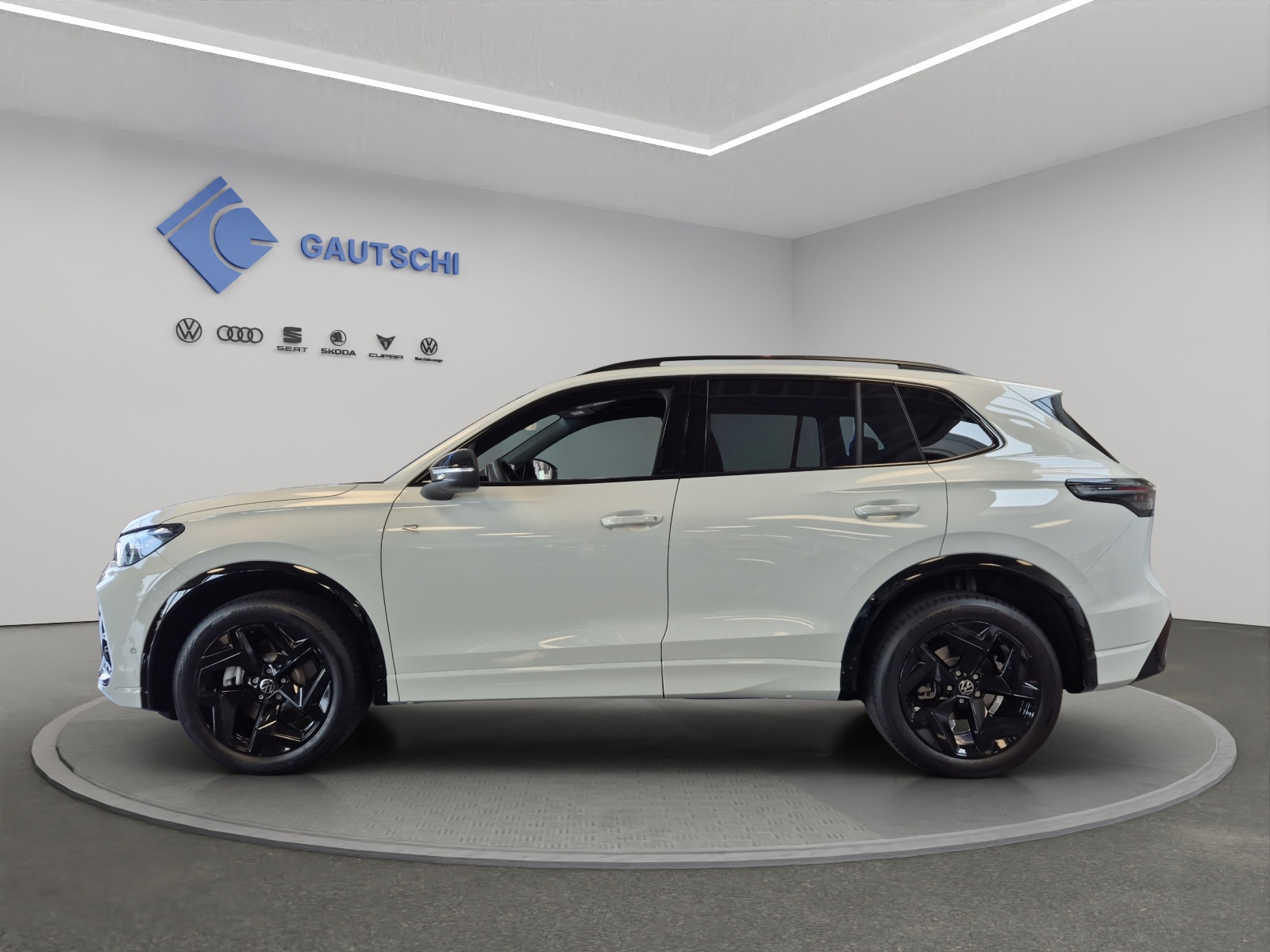 VW Tiguan 2.0 TSI DSG R-Line 4Motion-image-1