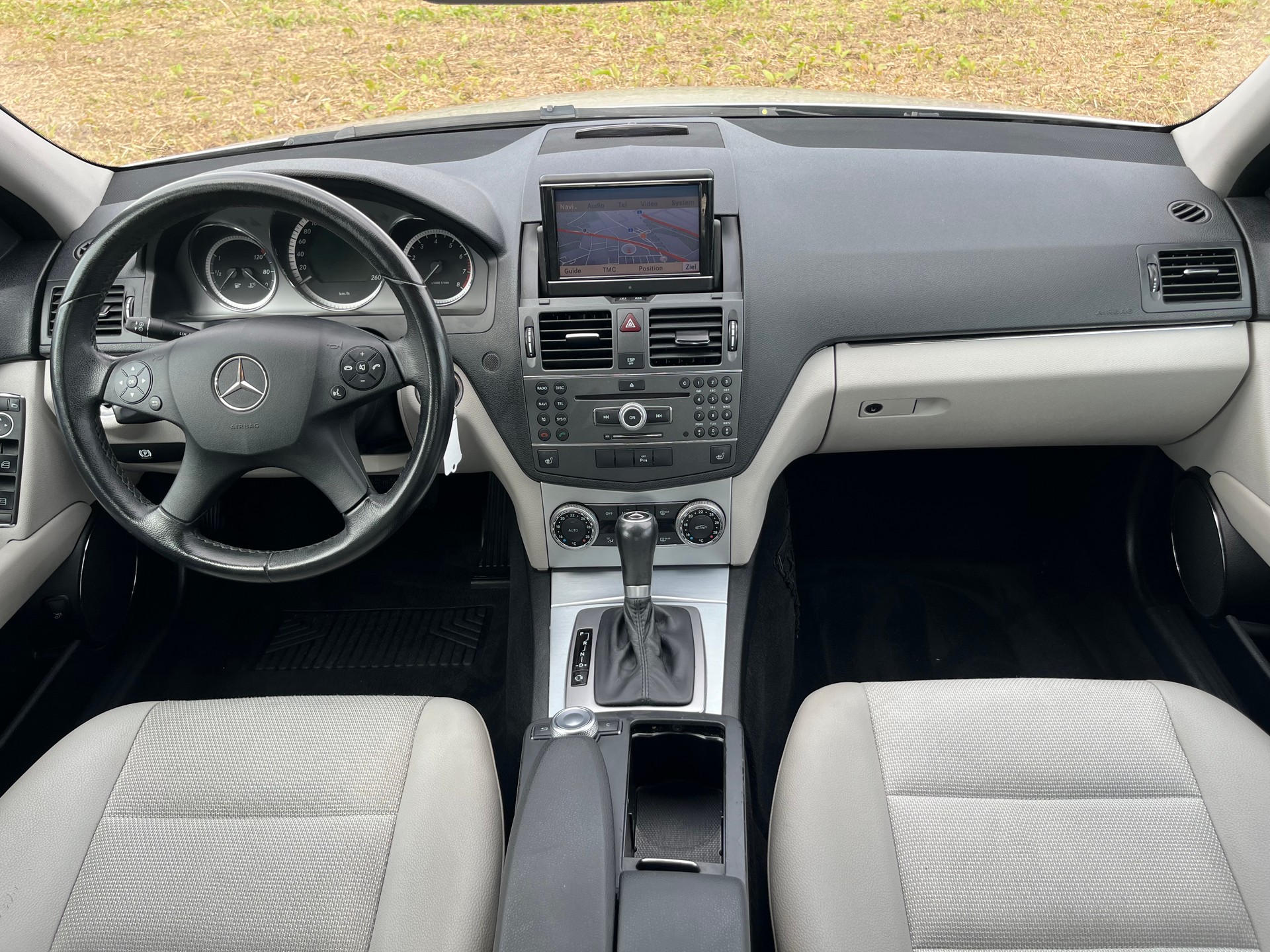 MERCEDES-BENZ C 250 CGI BlueEfficiency Automatic-image-12