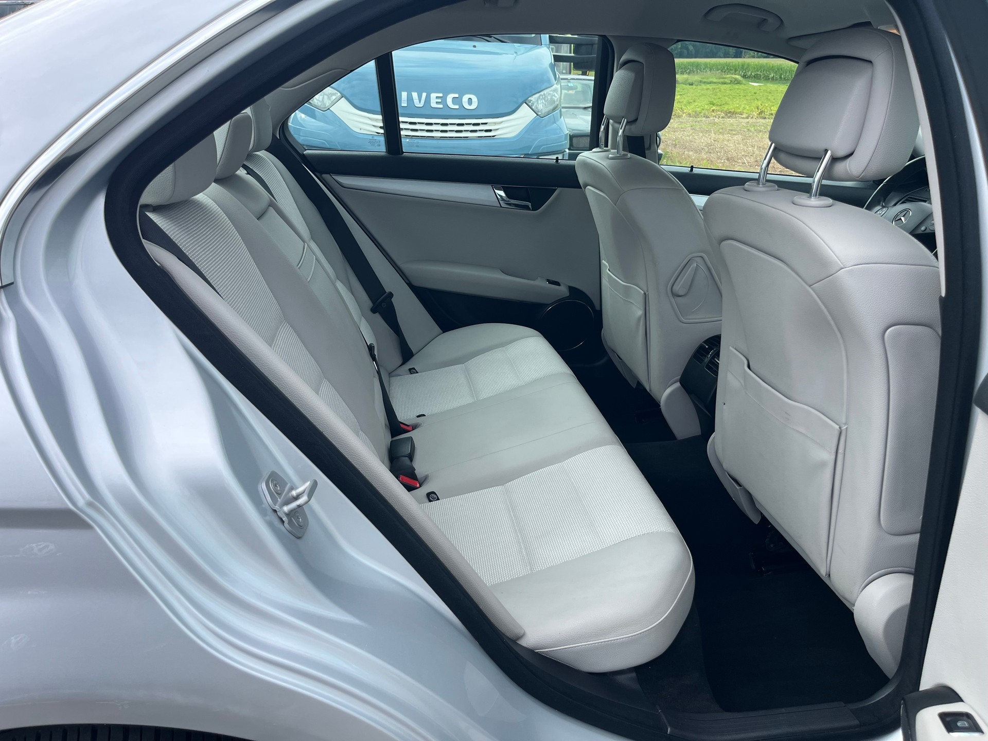 MERCEDES-BENZ C 250 CGI BlueEfficiency Automatic-image-11