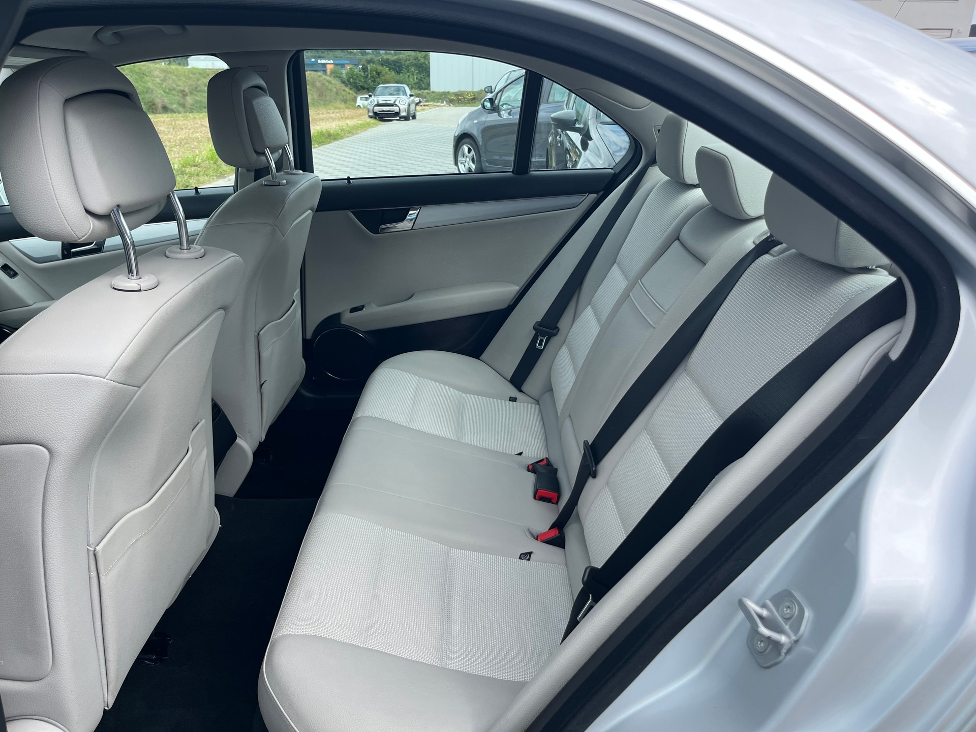MERCEDES-BENZ C 250 CGI BlueEfficiency Automatic-image-9