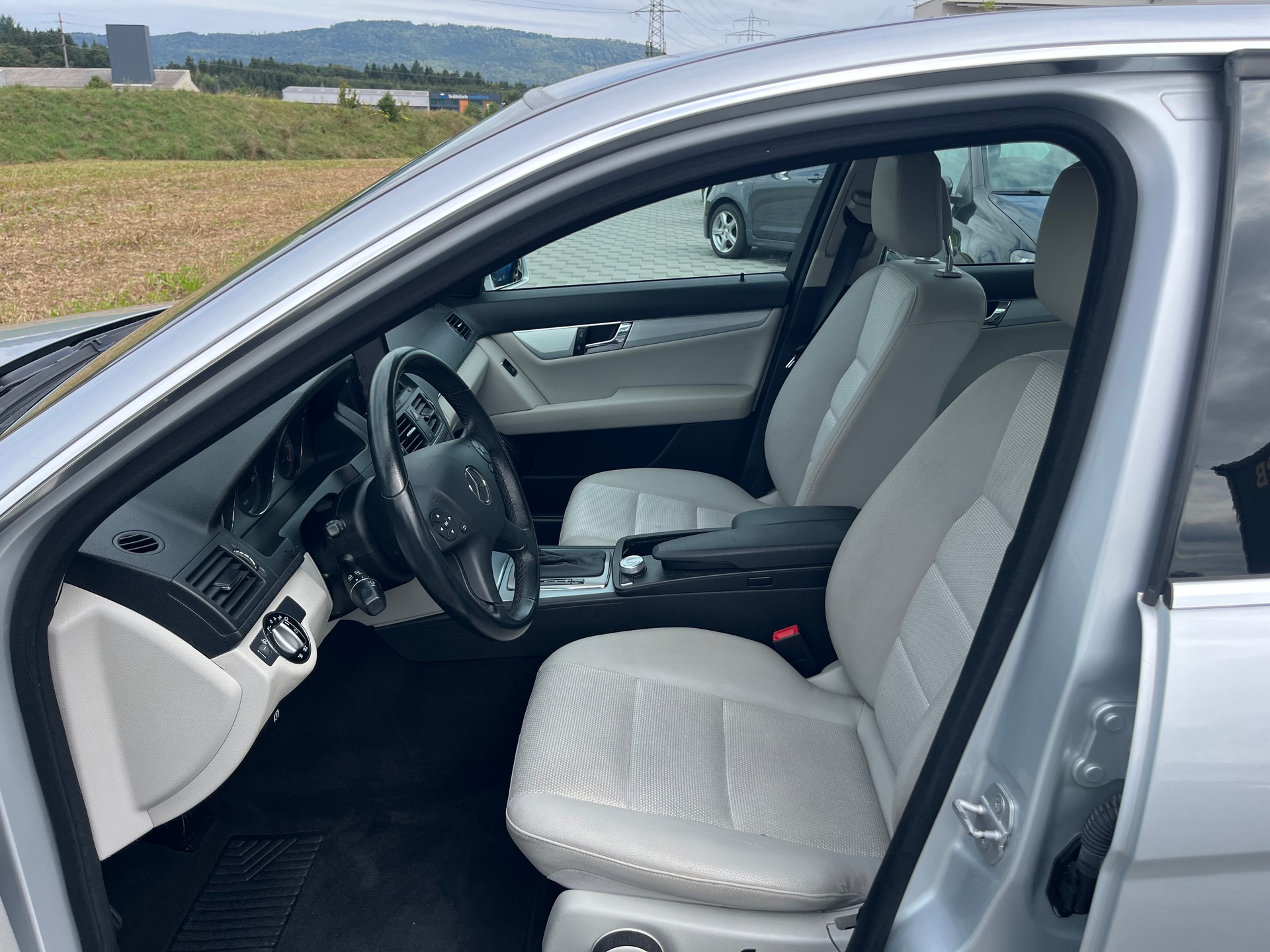 MERCEDES-BENZ C 250 CGI BlueEfficiency Automatic-image-8