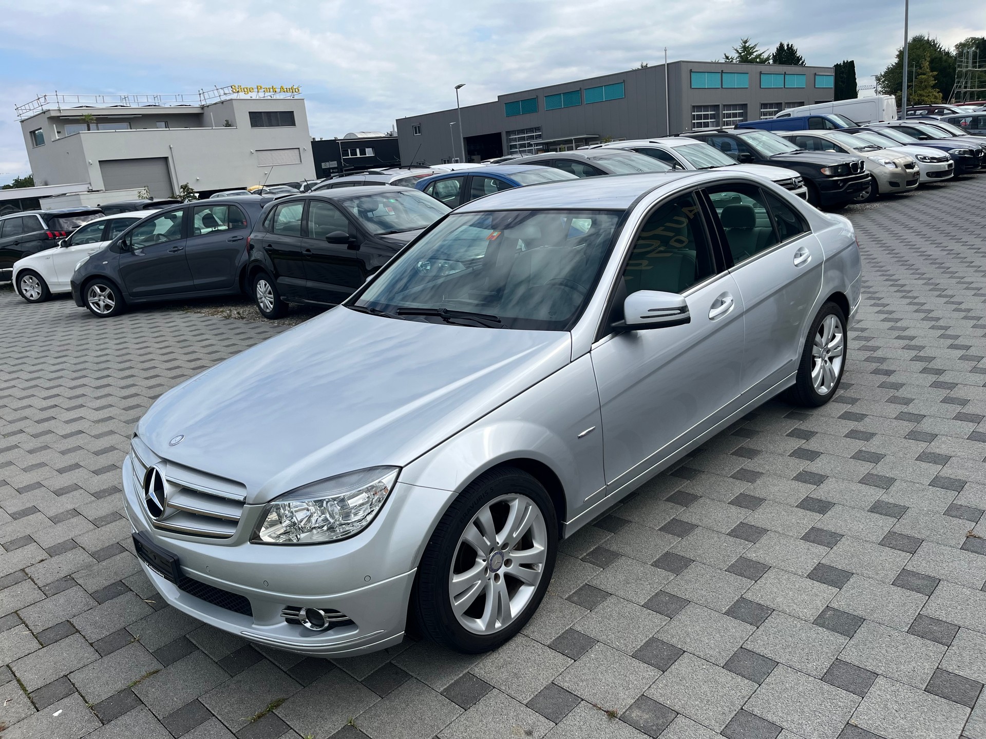 MERCEDES-BENZ C 250 CGI BlueEfficiency Automatic-image-2