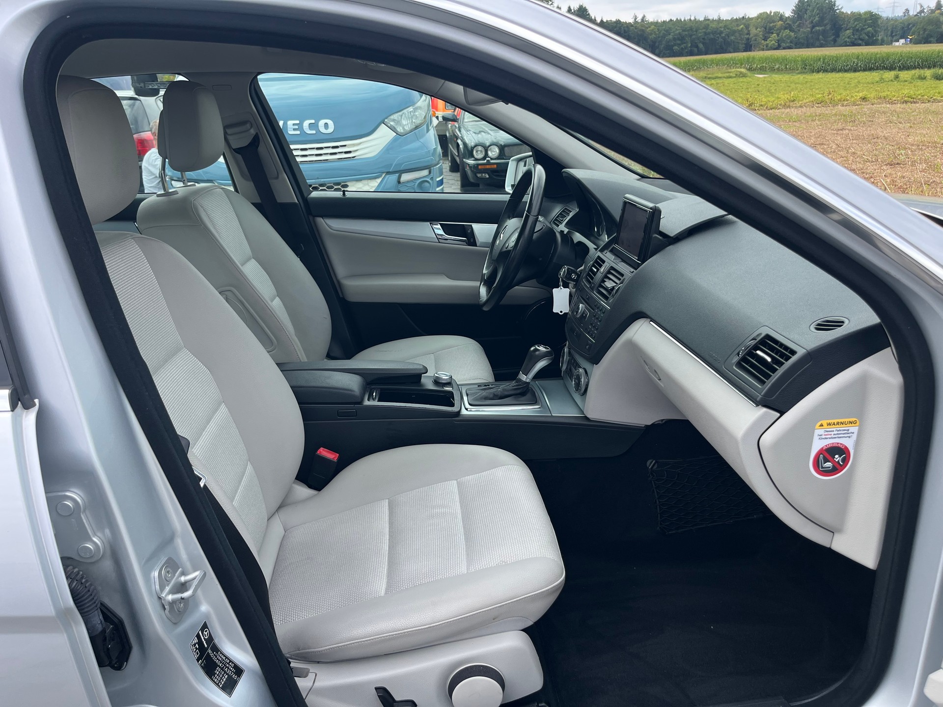 MERCEDES-BENZ C 250 CGI BlueEfficiency Automatic-image-13
