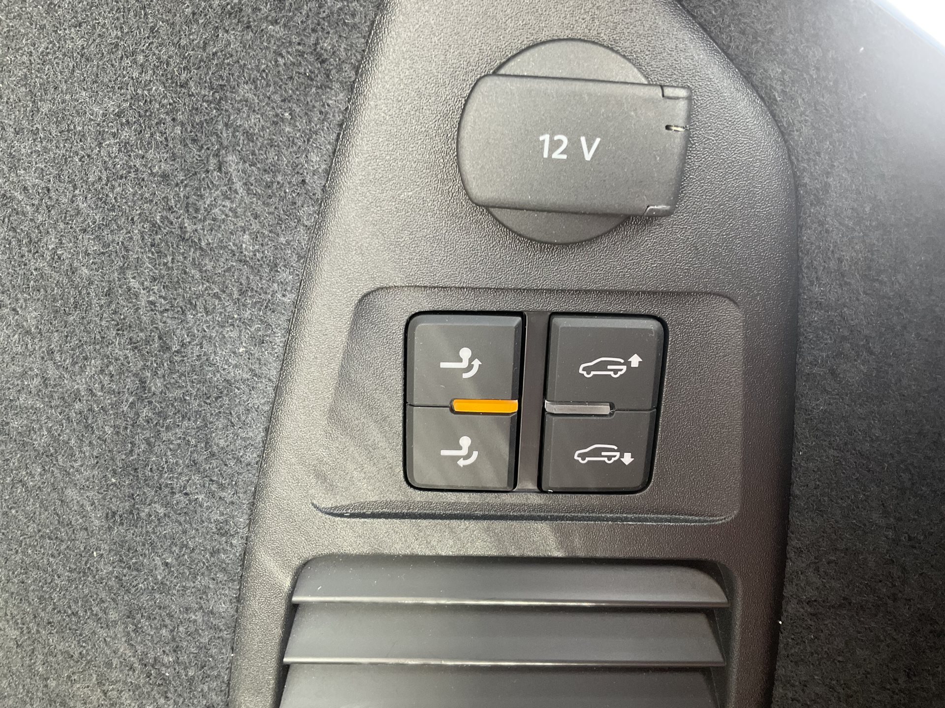 VW Touareg 3.0 TSI eHYBRID 462 PS 4MOTION R *** TOPAUSSTATTUNG & 5 JAHRE VW WERSGARANTIE ***-image-26