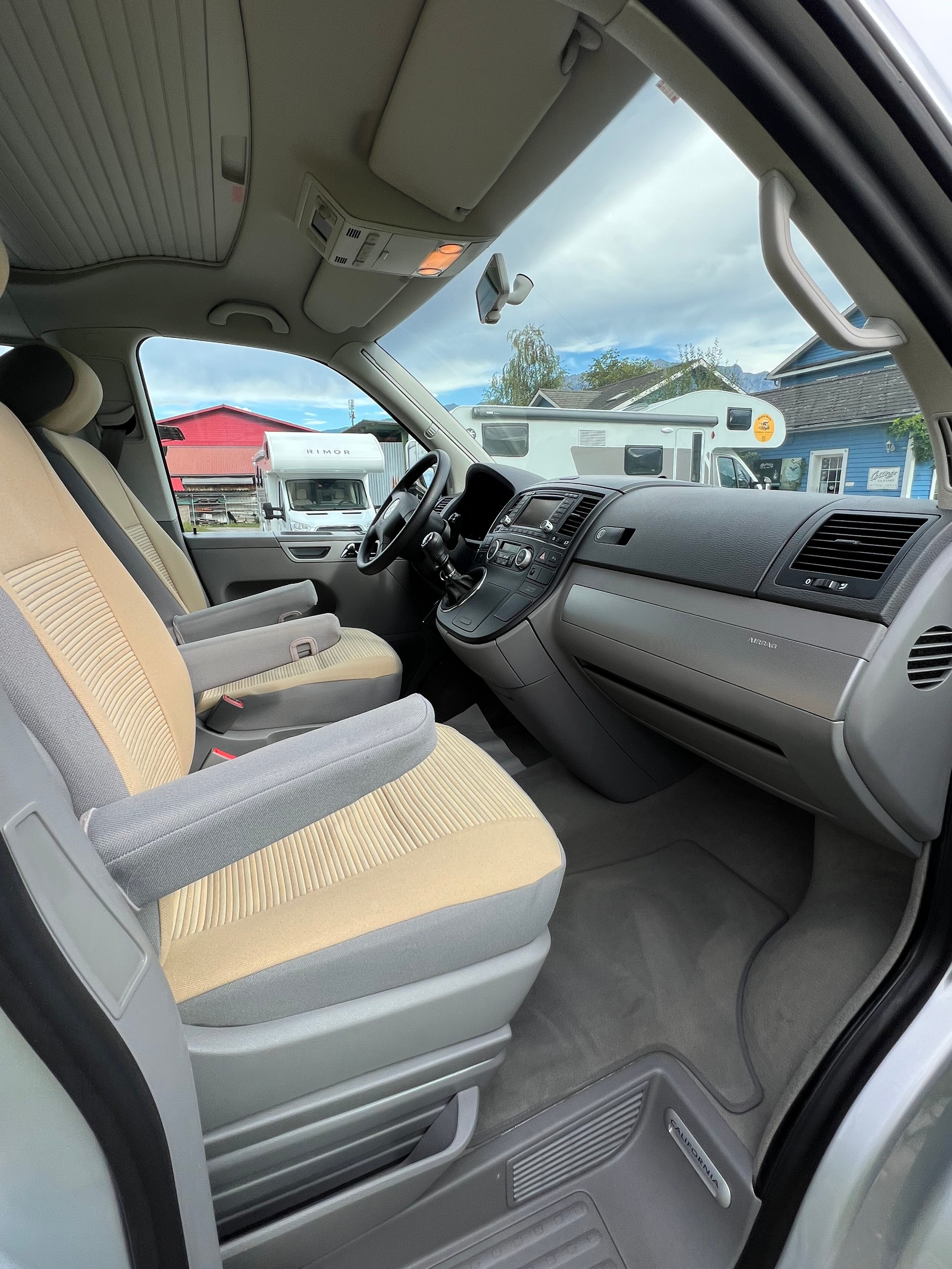 VW T5 CALIFORNIA Camper-image-10
