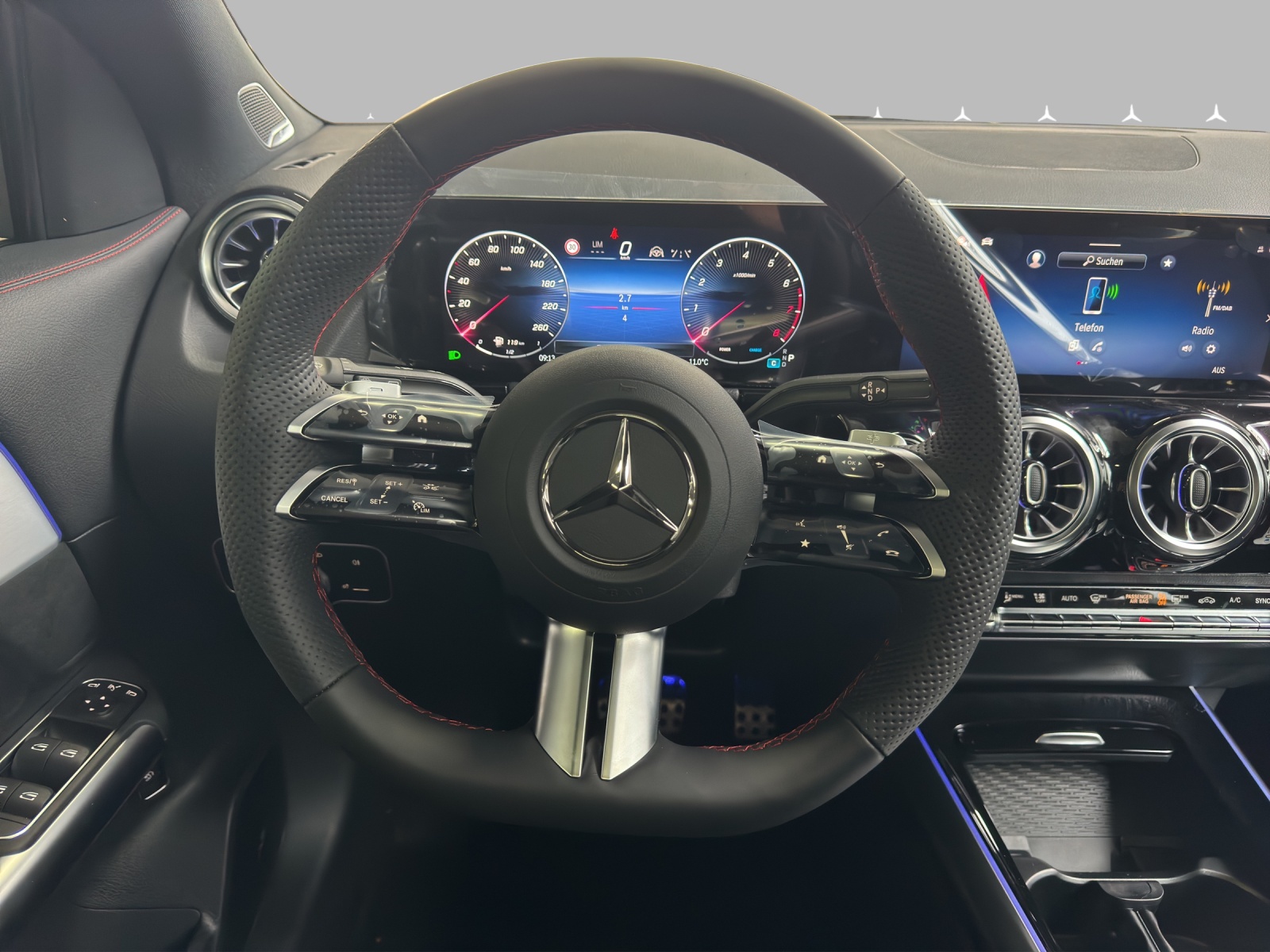MERCEDES-BENZ GLA 200 Night Star 7G-DCT-image-9