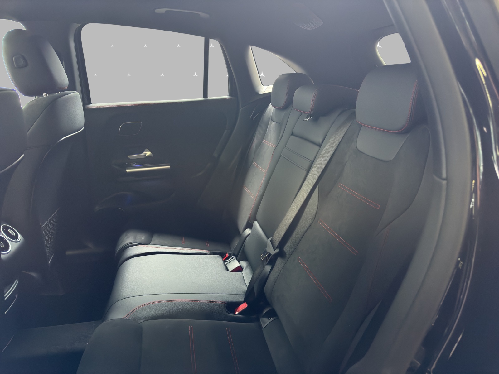 MERCEDES-BENZ GLA 200 Night Star 7G-DCT-image-12
