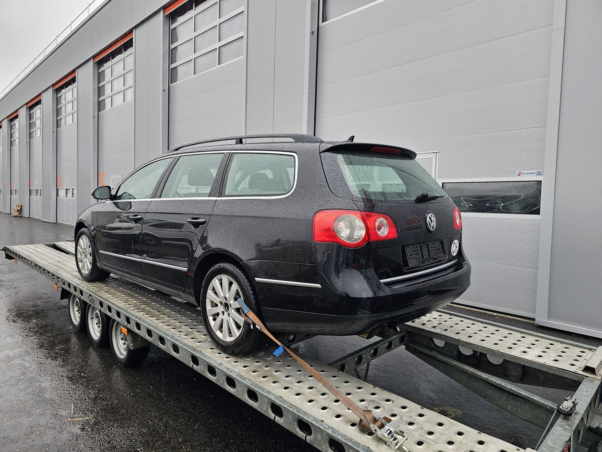 VW Passat Variant 2.0 TDI Premium 4Motion-image-2