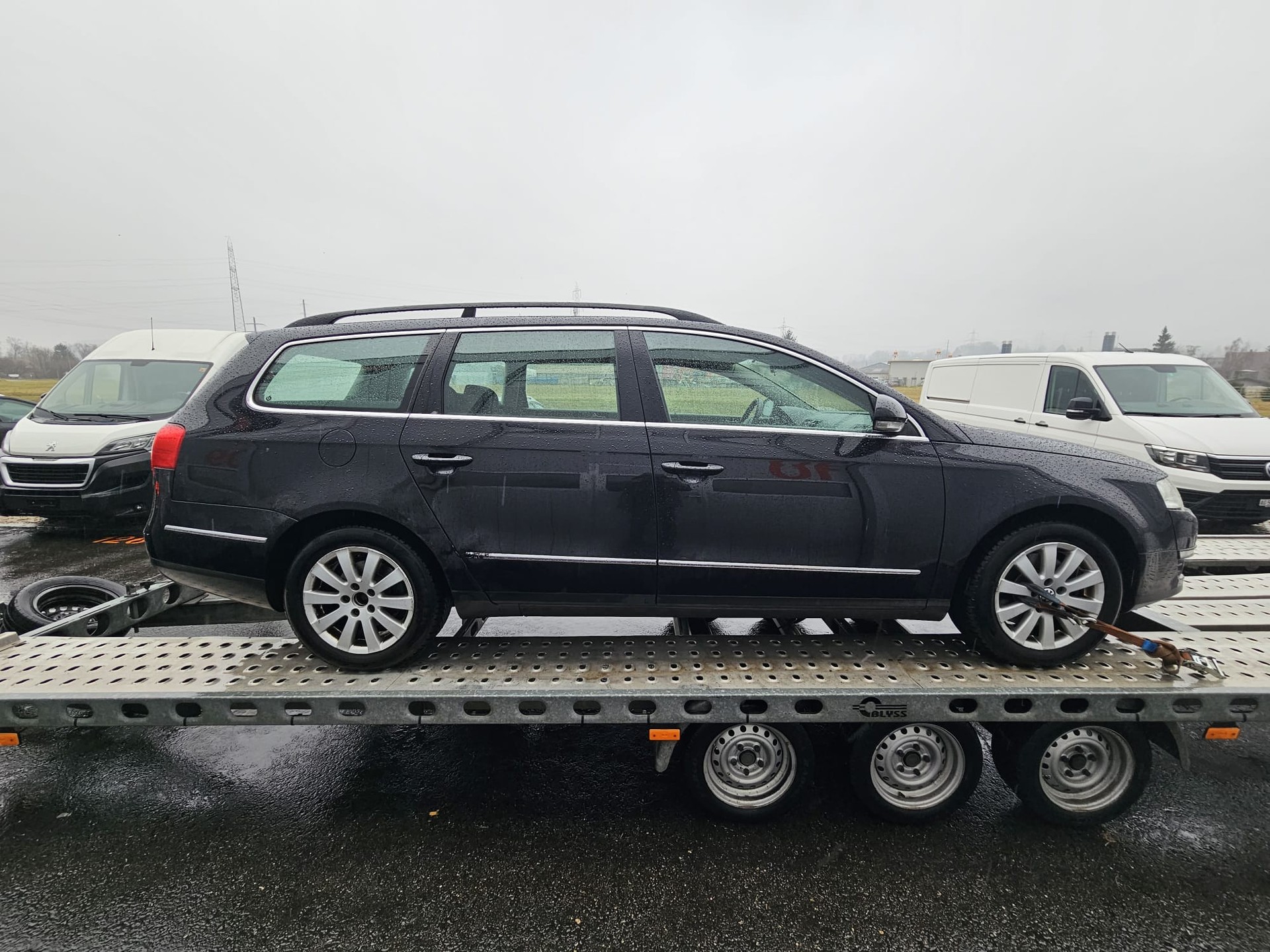 VW Passat Variant 2.0 TDI Premium 4Motion-image-5