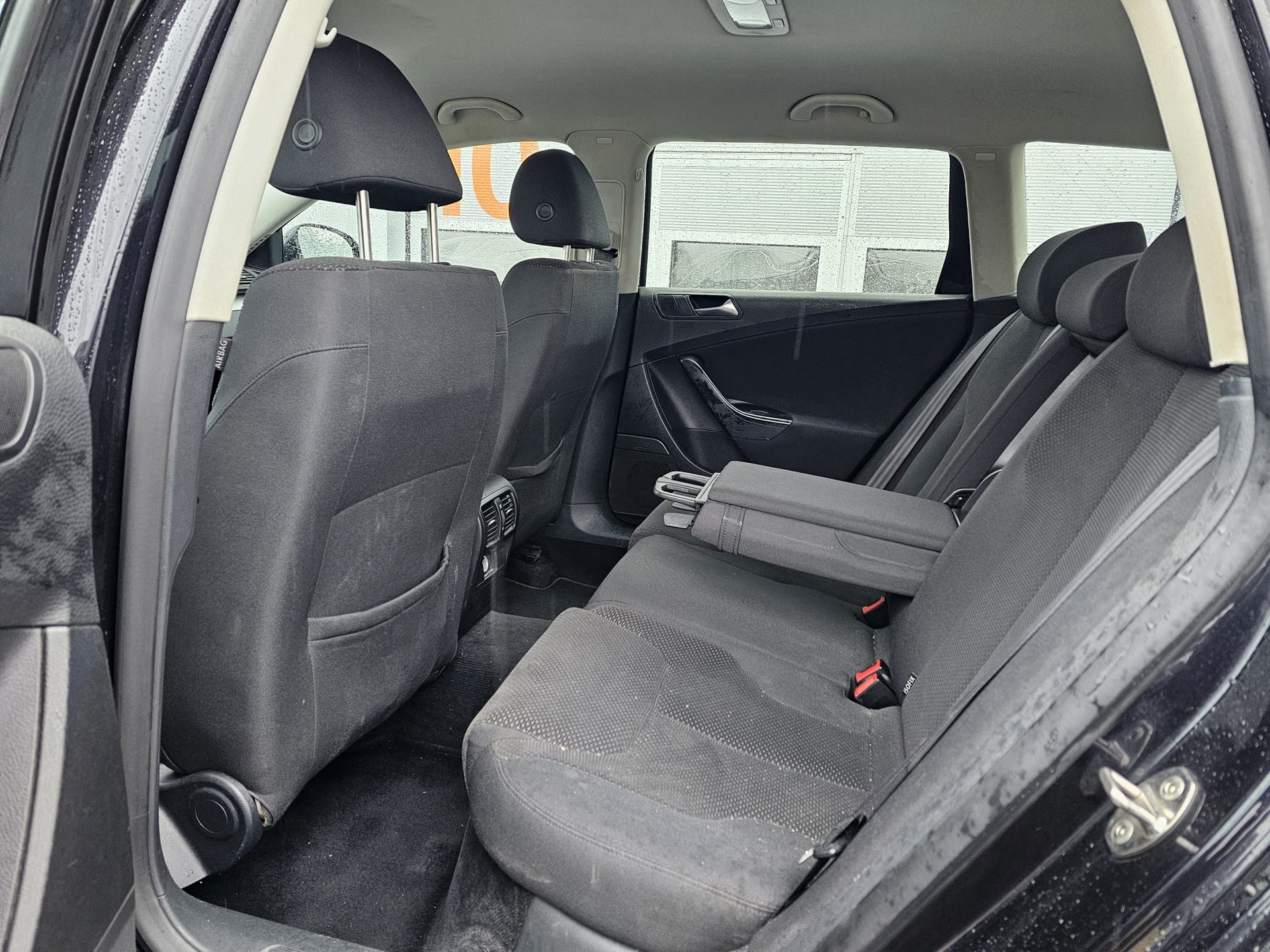 VW Passat Variant 2.0 TDI Premium 4Motion-image-12