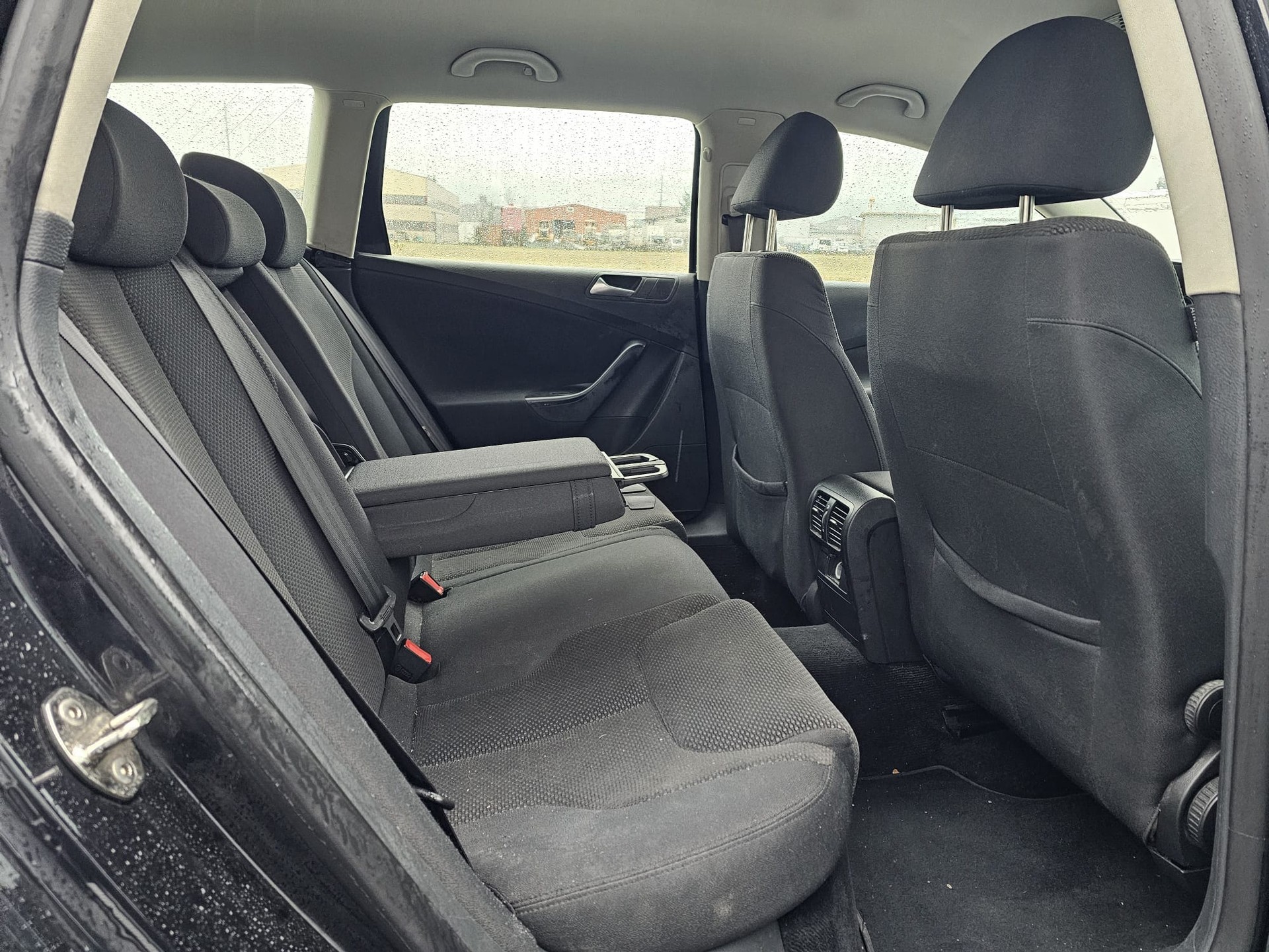 VW Passat Variant 2.0 TDI Premium 4Motion-image-11