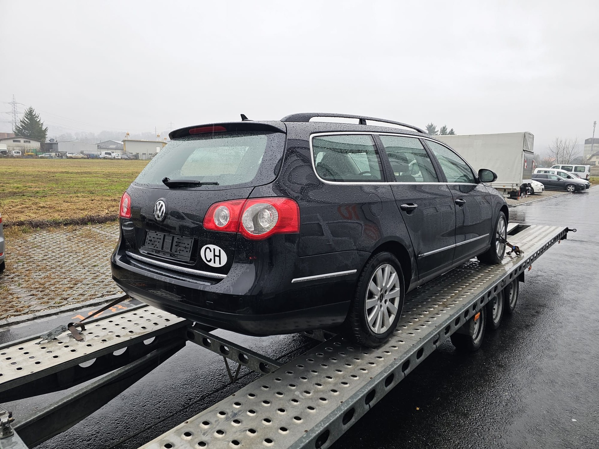 VW Passat Variant 2.0 TDI Premium 4Motion-image-4