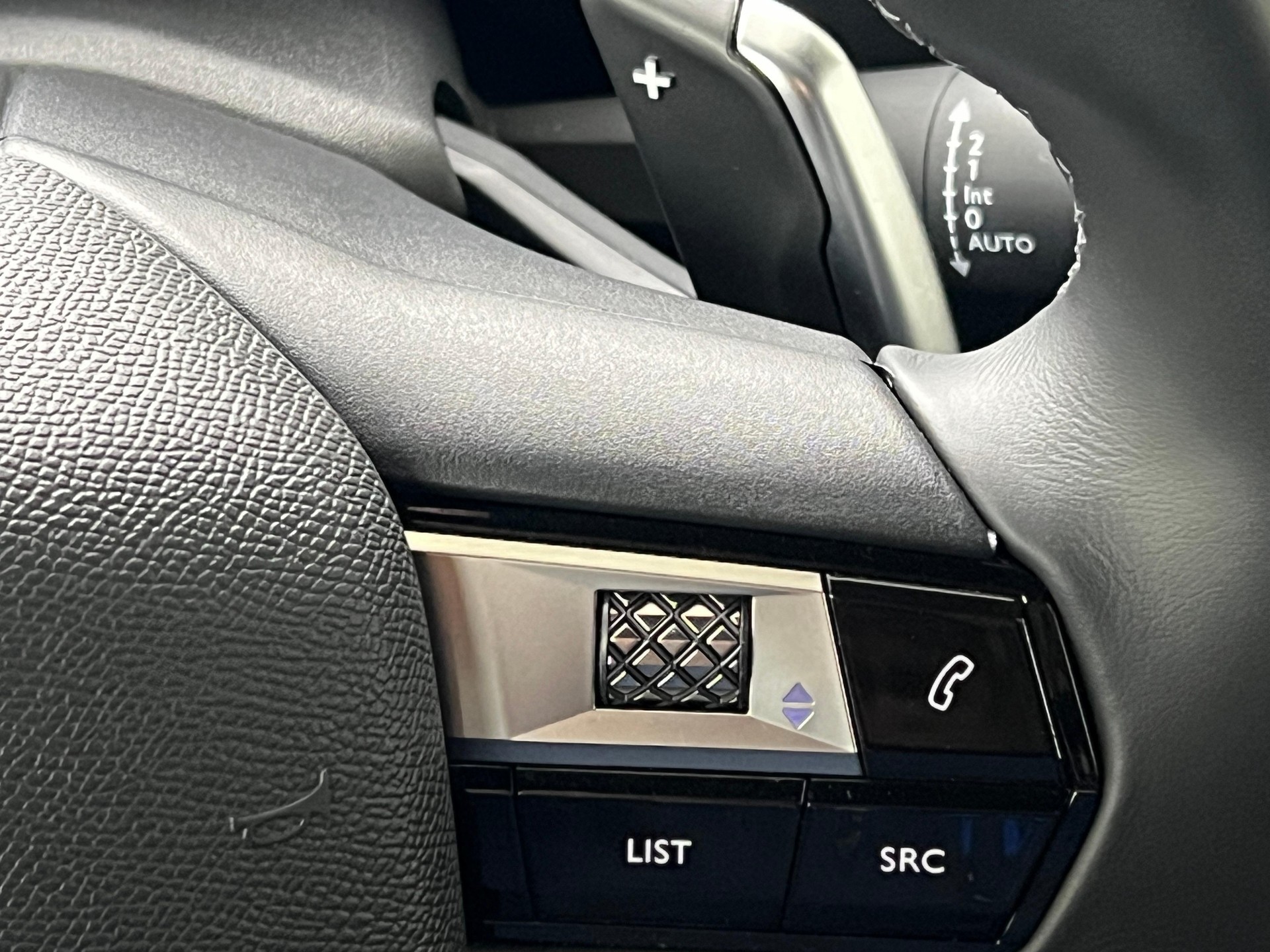 DS AUTOMOBILES 3 Crossback 1.2 PureTech 155 Bastille-image-19