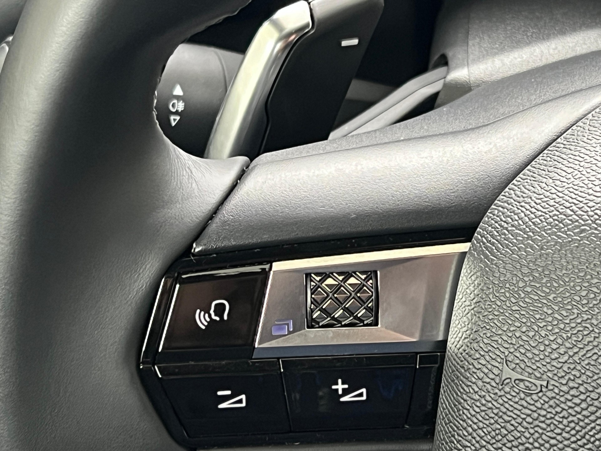 DS AUTOMOBILES 3 Crossback 1.2 PureTech 155 Bastille-image-15