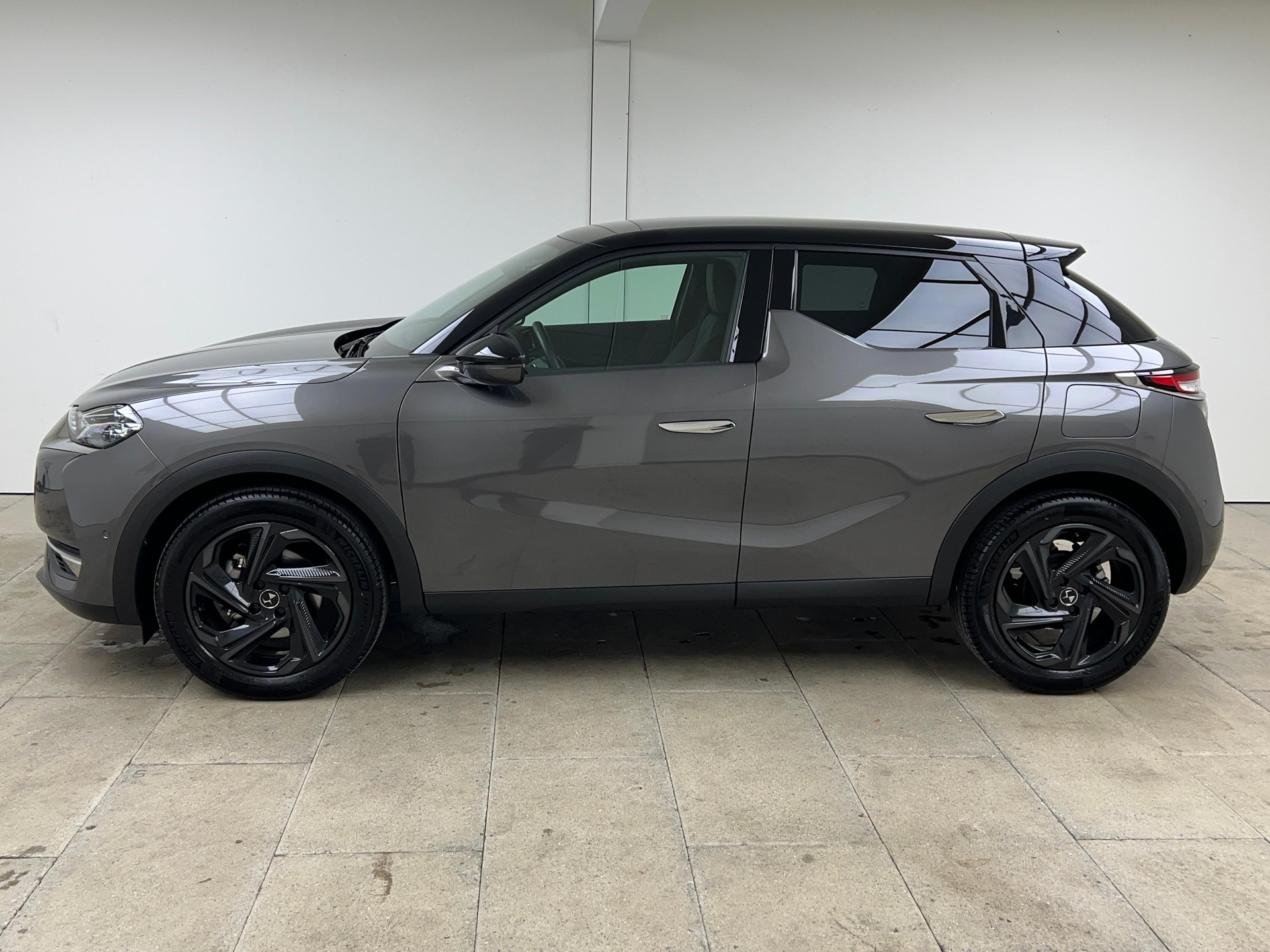 DS AUTOMOBILES 3 Crossback 1.2 PureTech 155 Bastille-image-2