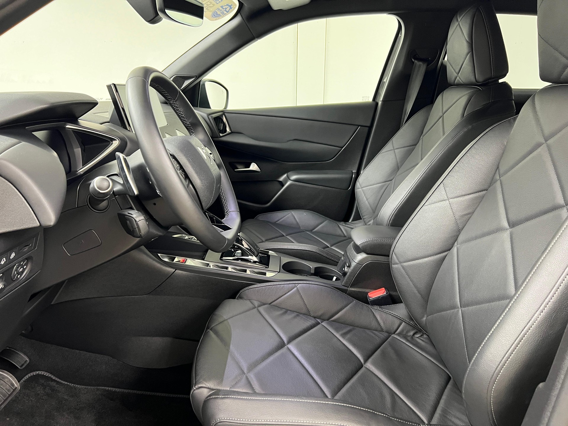 DS AUTOMOBILES 3 Crossback 1.2 PureTech 155 Bastille-image-6
