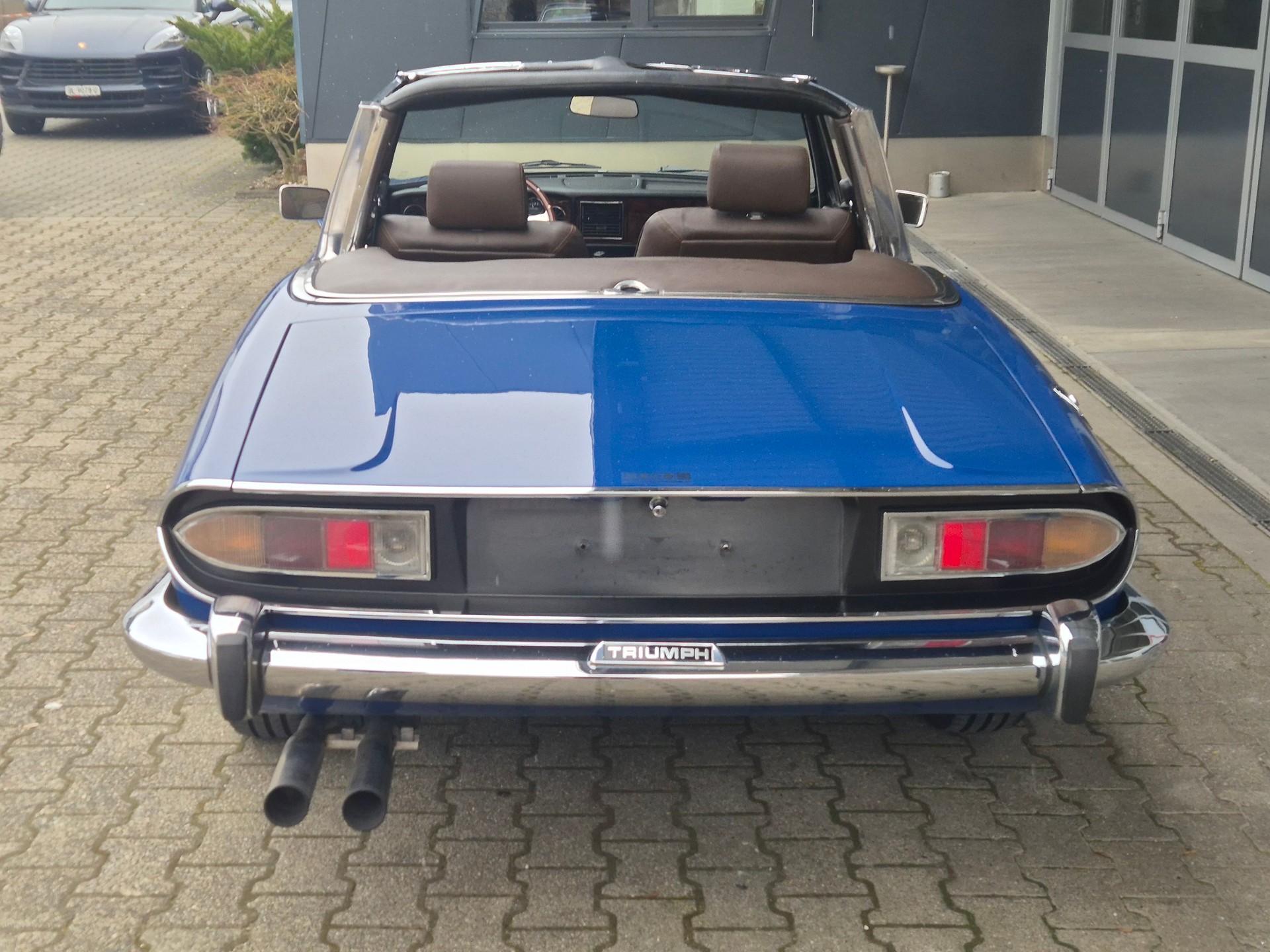 TRIUMPH V8-image-2