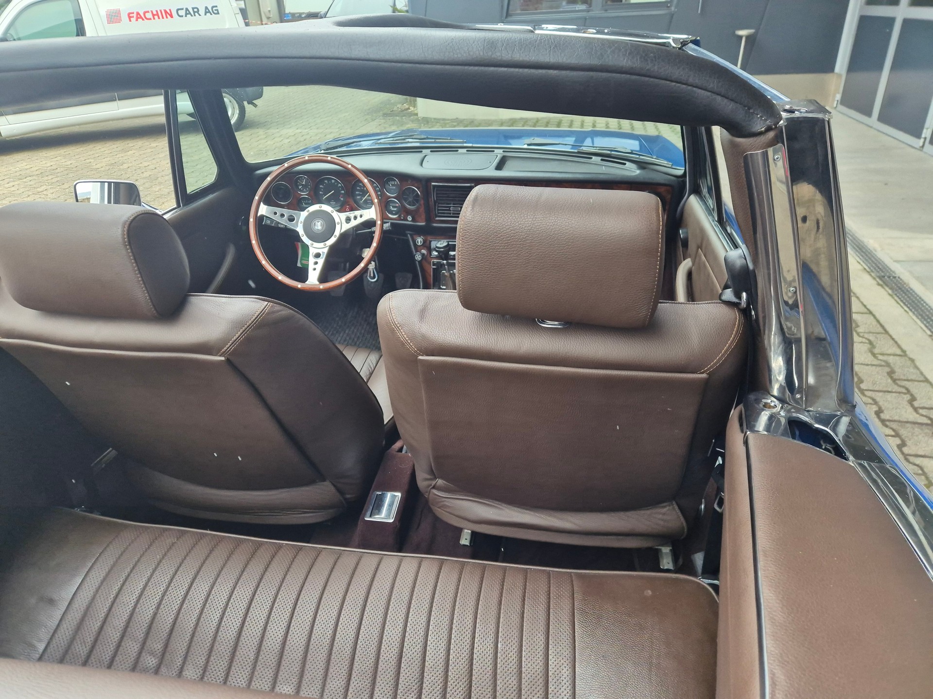 TRIUMPH V8-image-4