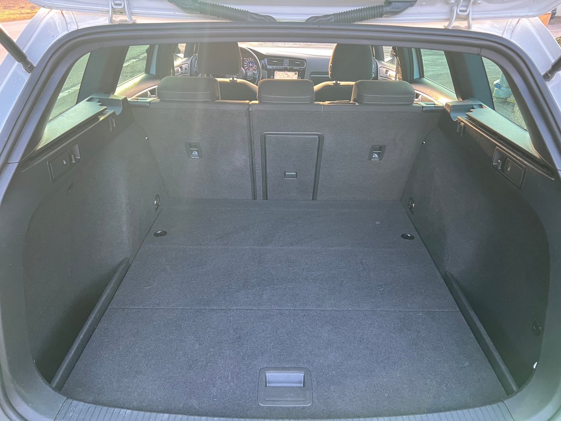 VW Golf Variant 2.0 TSI R 4Motion DSG-image-4