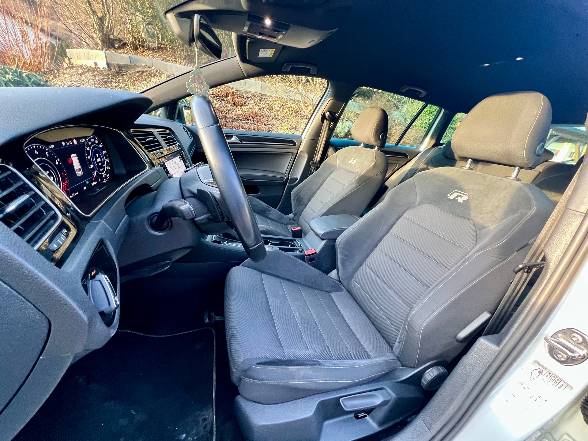 VW Golf Variant 2.0 TSI R 4Motion DSG-image-9