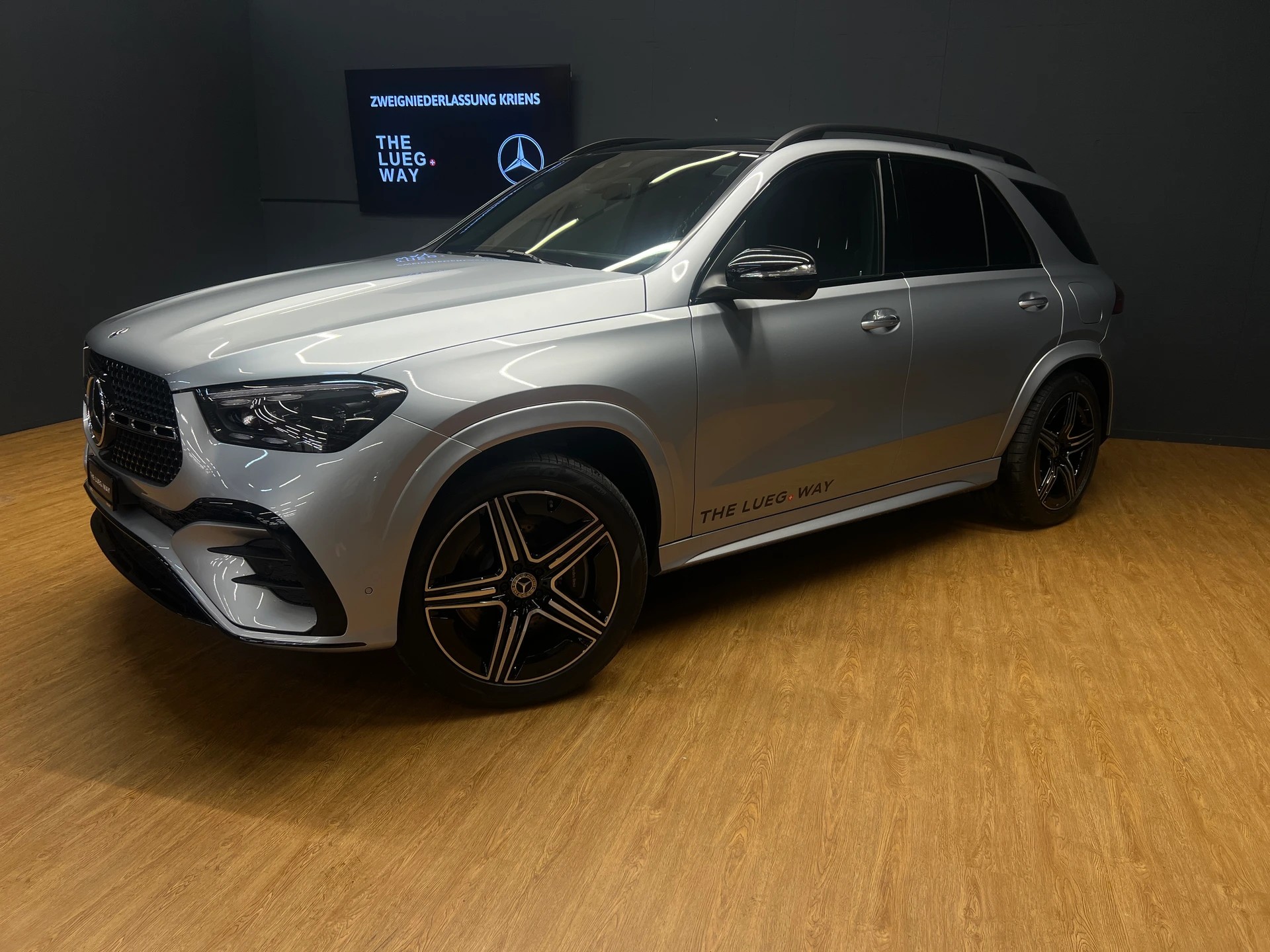 MERCEDES-BENZ GLE 350 de 4M - AMG / DISTRONIC / 360 Grad Kamera / Panorama-Dach / Memory-image-1