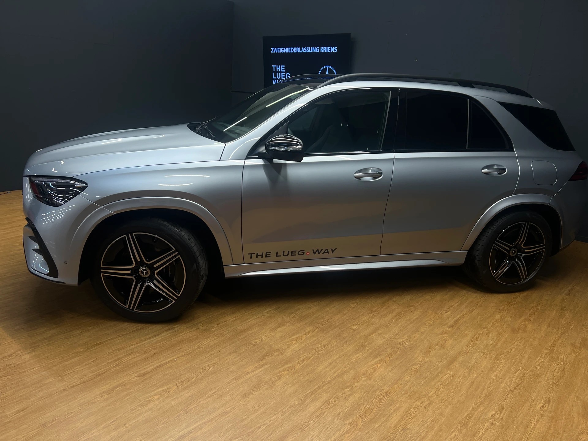 MERCEDES-BENZ GLE 350 de 4M - AMG / DISTRONIC / 360 Grad Kamera / Panorama-Dach / Memory-image-2