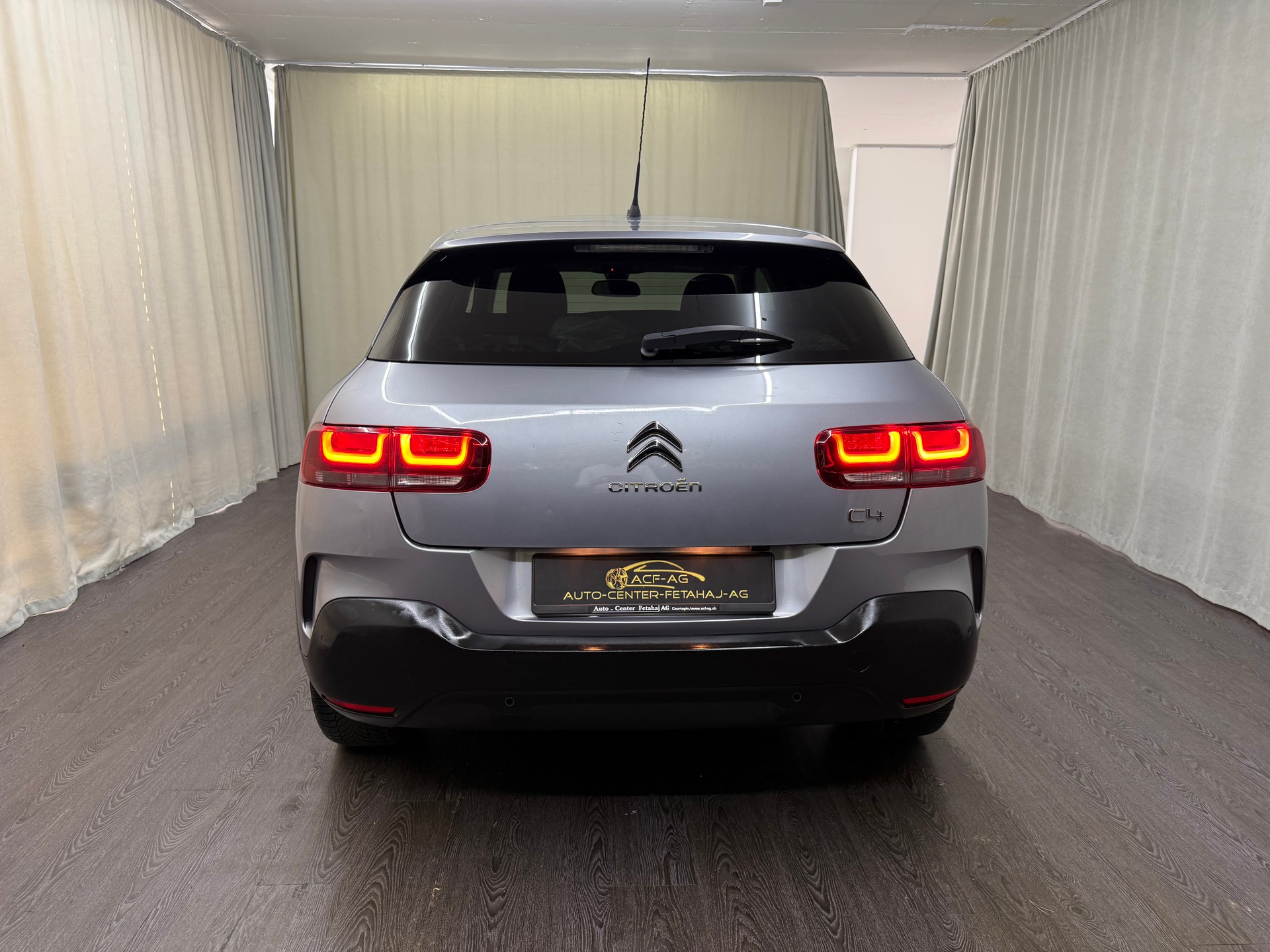 CITROEN C4 Cactus 1.2 Pure Tech Shine-image-4