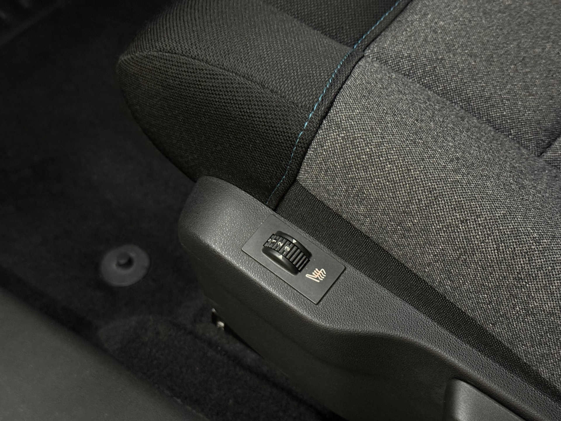 CITROEN C4 Cactus 1.2 Pure Tech Shine-image-8
