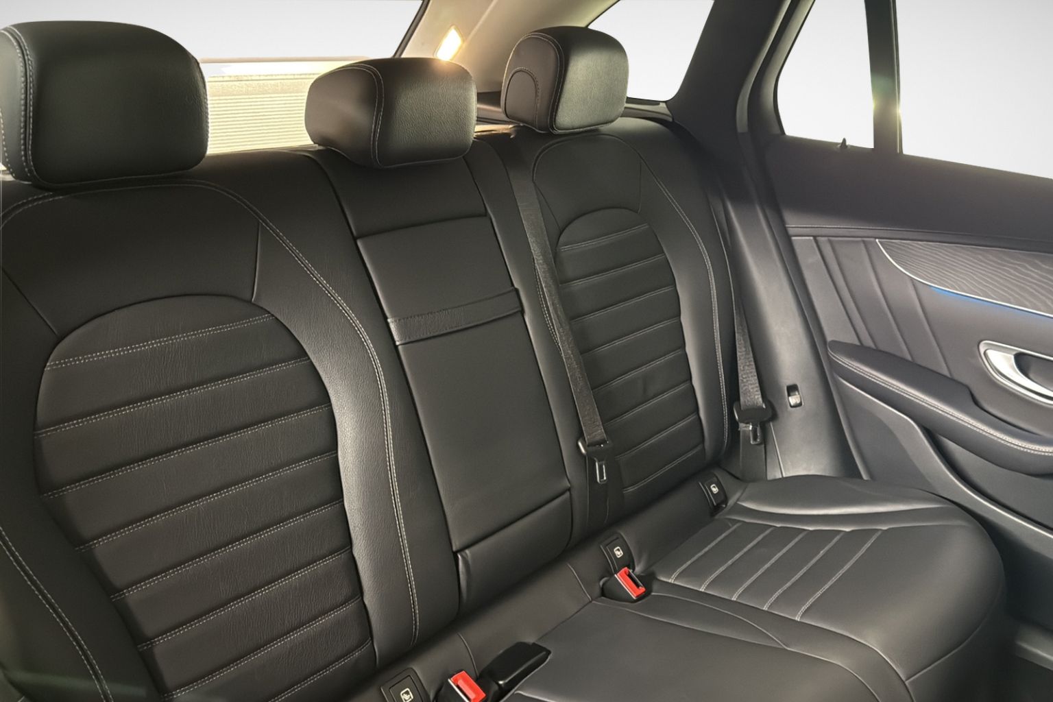 MERCEDES-BENZ GLC 350 d AMG Line 4Matic 9G-Tronic-image-18