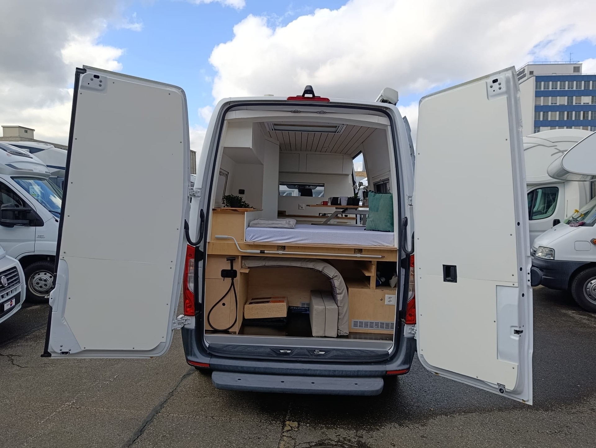 MERCEDES-BENZ 314 CDI ***Bereit für das nächste Abenteuer & komplett autark***Nutzlast 680Kg *Dieselheizung *Kompressorkühlschrank *Solar-image-13