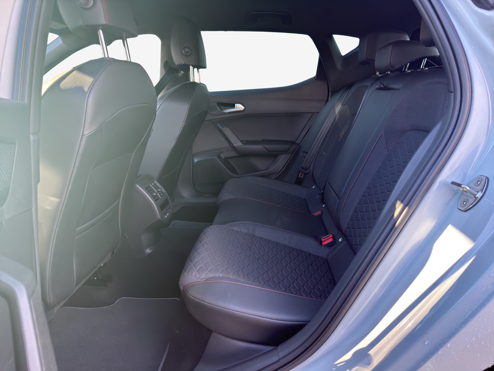 SEAT Leon 1.5 eHybrid pHEV DSG FR-image-12