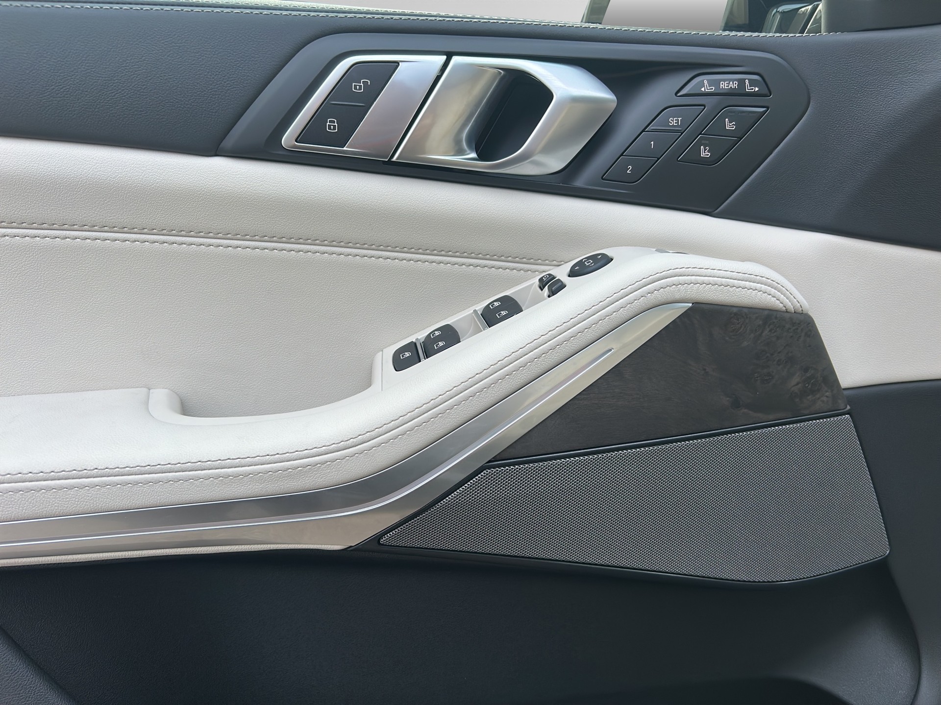 BMW X7 xDrive 48V 40d M Sport Pro Steptronic-image-13